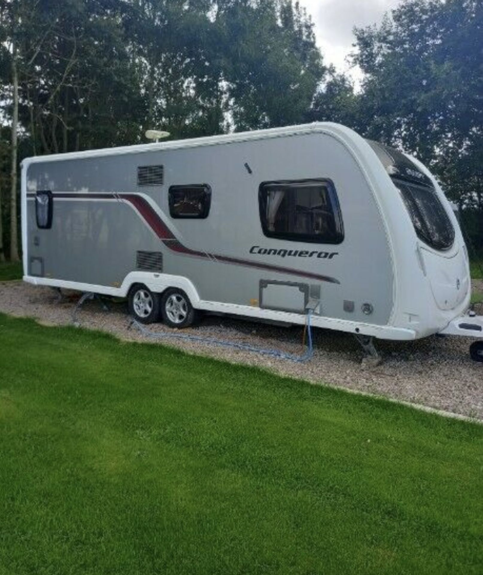 2013 SWIFT CONQUEROR 630 4 BERTH TWIN AXLE CARAVAN - Image 3 of 9