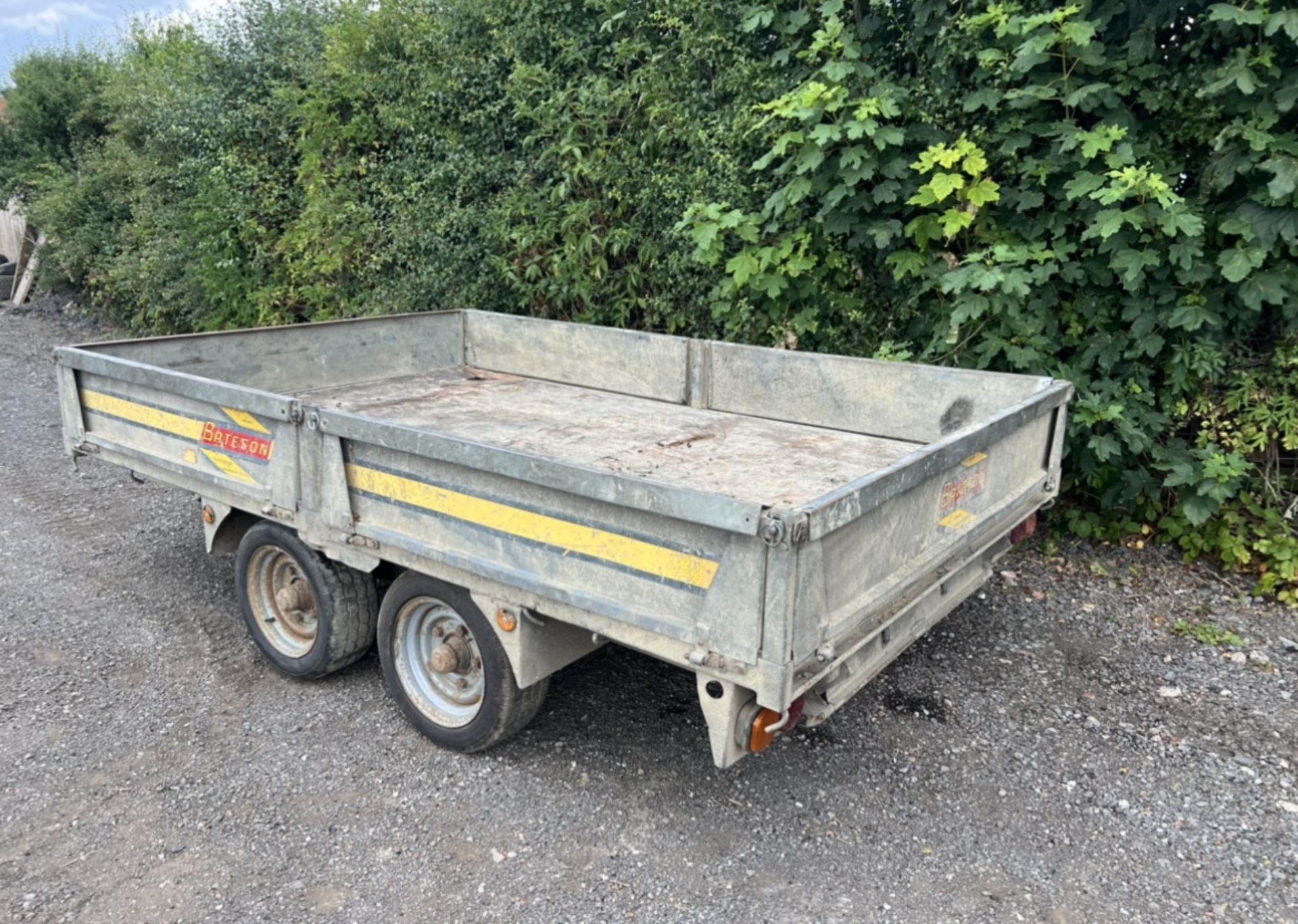 BATESON 3.5 TON 10X5 TWIN AXLE TIPPING TRAILER - Image 4 of 4