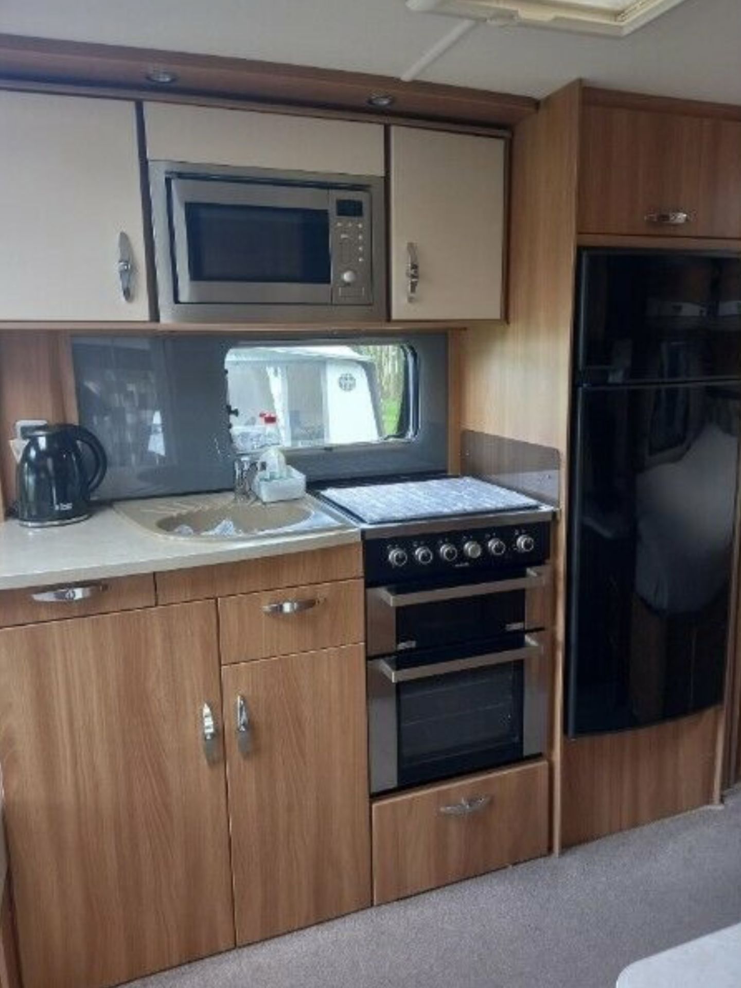 2013 SWIFT CONQUEROR 630 4 BERTH TWIN AXLE CARAVAN - Image 9 of 9