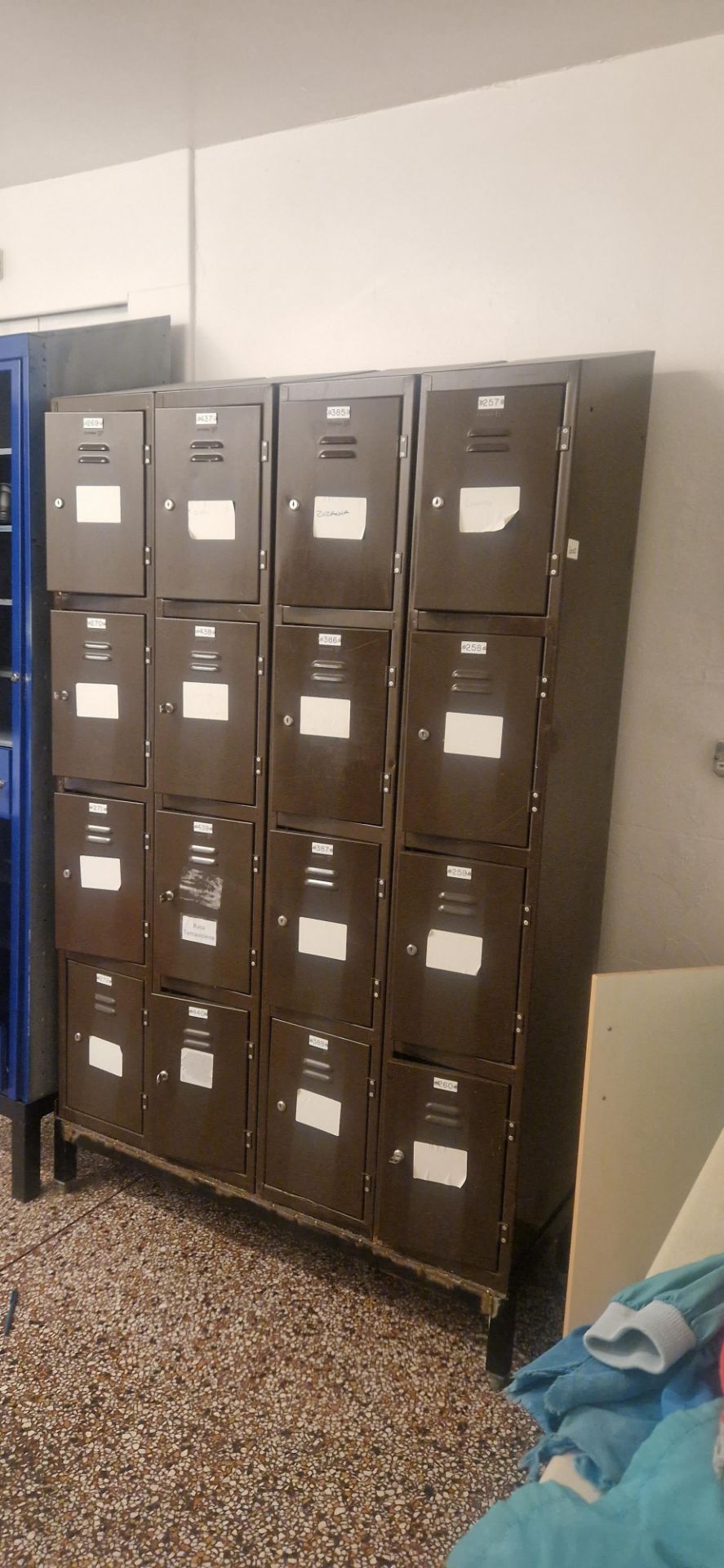 X4 TAPERED TOP BROWN LOCKERS (2005)