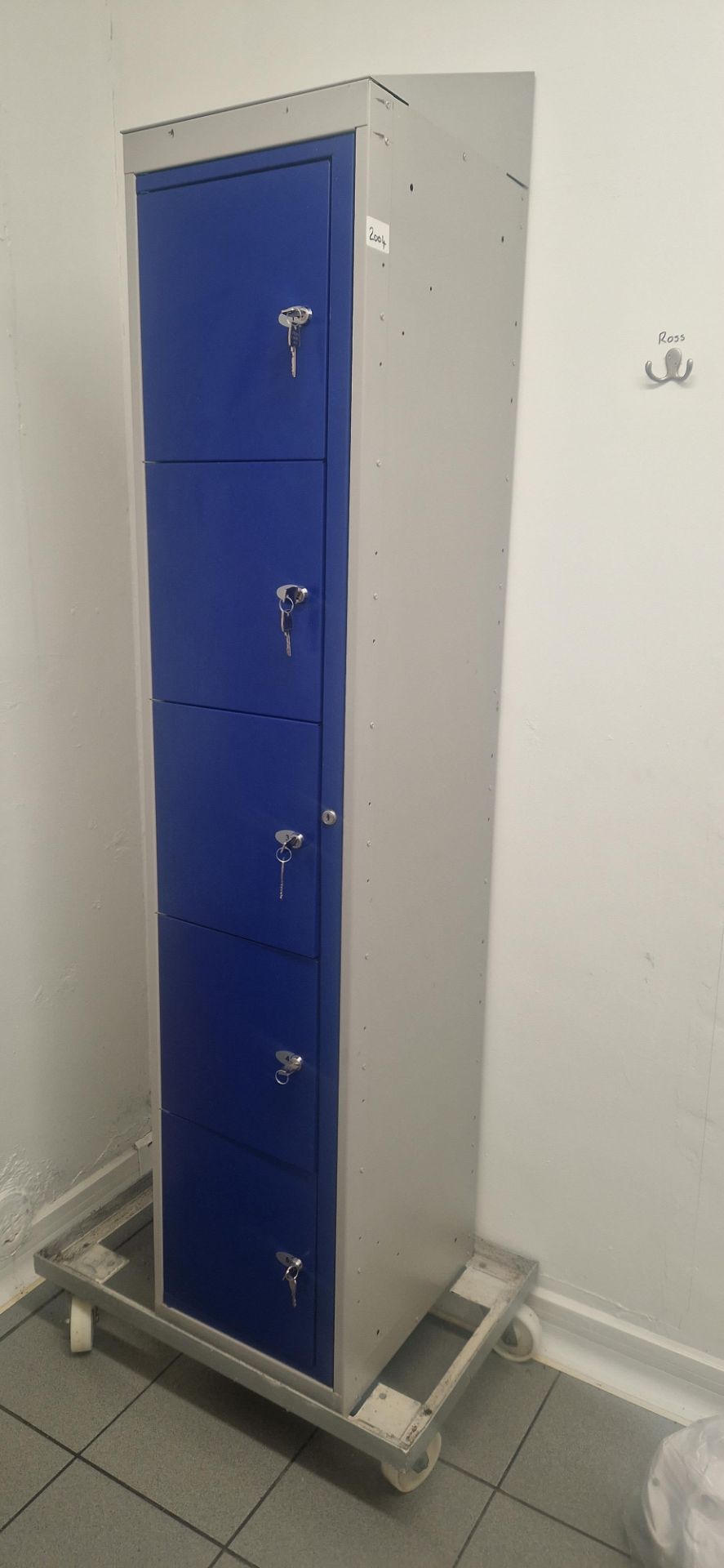 X17 TAPERED TOP LOCKERS - Image 2 of 3