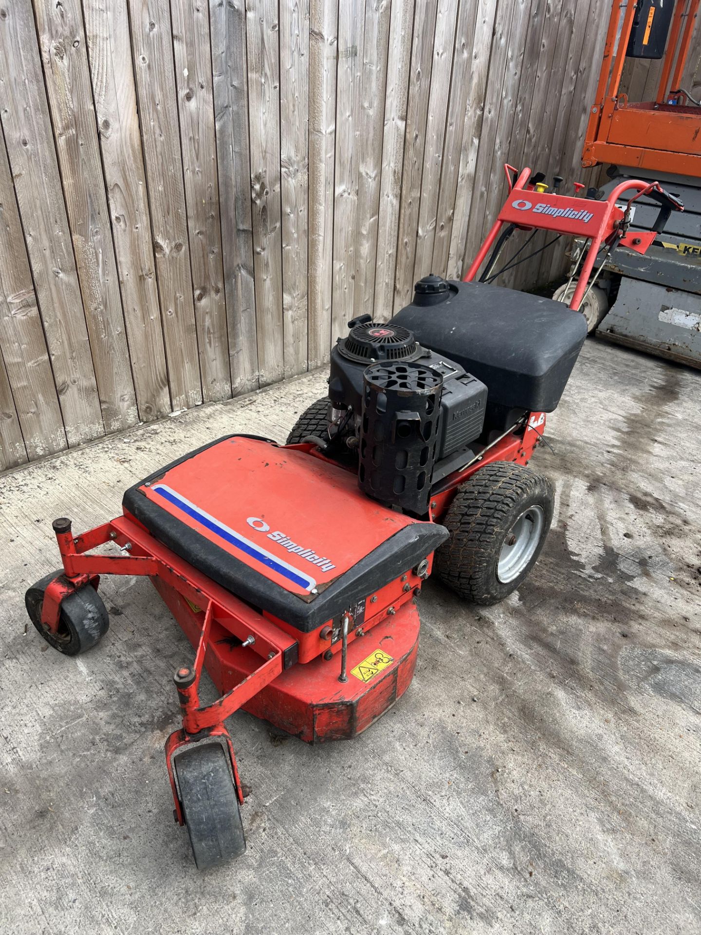 SIMPLICITY OUTFRONT SCAG ZERO TURN MOWER