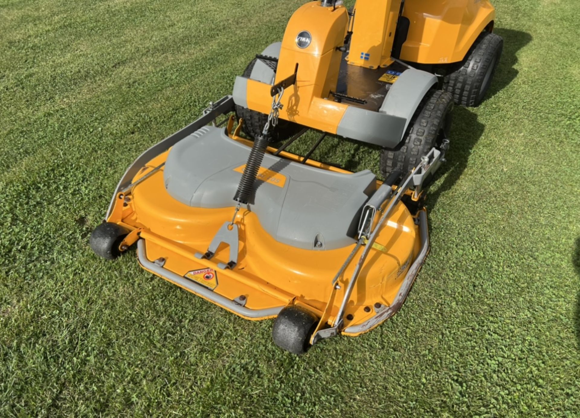 STIGA PARK COMPACT 16 RIDE ON MOWER OUTFRONT *LOCATION NORTH YORKSHIRE* - Image 5 of 9