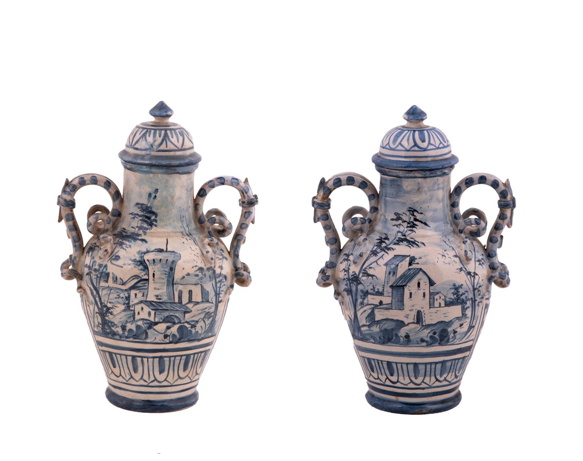  Coppia di vasi Savona con coperchio in ceramica bianca e blu