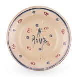 Grande piatto in maiolica decorato con elementi floreali stilizzati e con la scritta "W Roma"