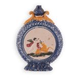 Fiaschetta in maiolica decorata con elementi in altorilievo, marezzature ed un mazzetto di fiori cen