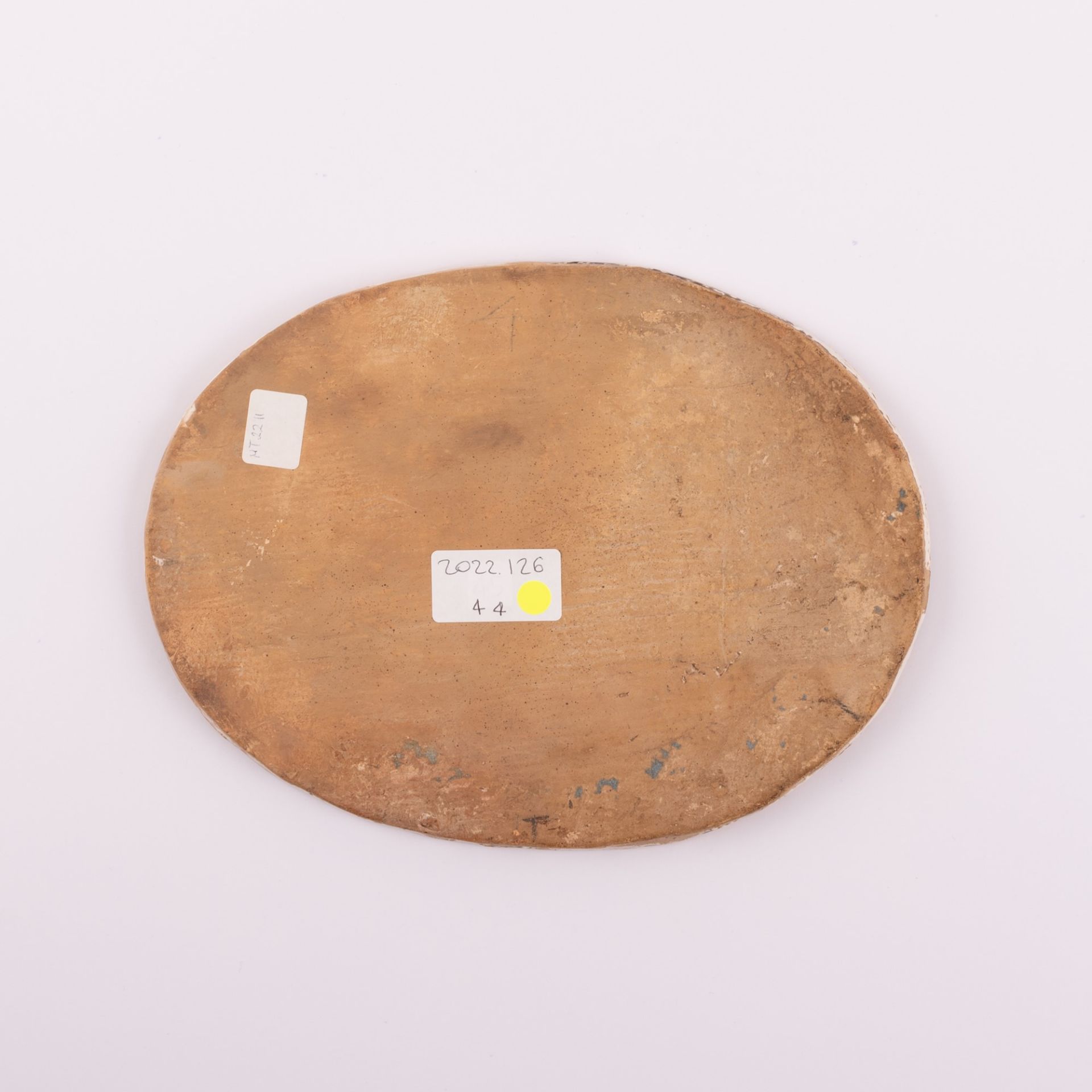 Mattonella ovale in maiolica decorata con un paesaggio - Bild 2 aus 2