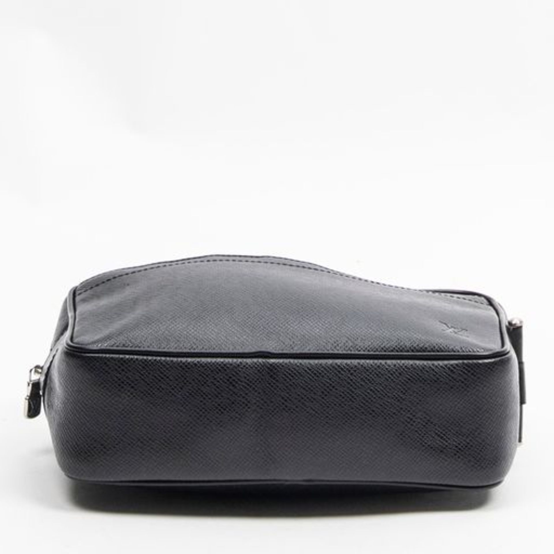 RRP £875 Louis Vuitton Kaluga Pouch Black - AAS2372 - Grade A - (Bags Are Not On Site, Please - Image 5 of 6