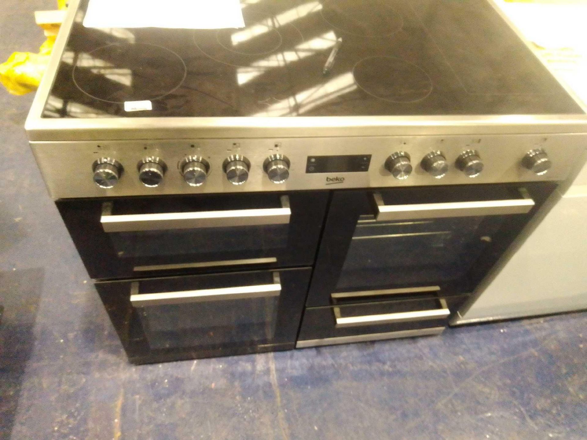 RRP £700 Lot To Contain 1 X Beko Range Cooker Kdvf100K - Image 2 of 2