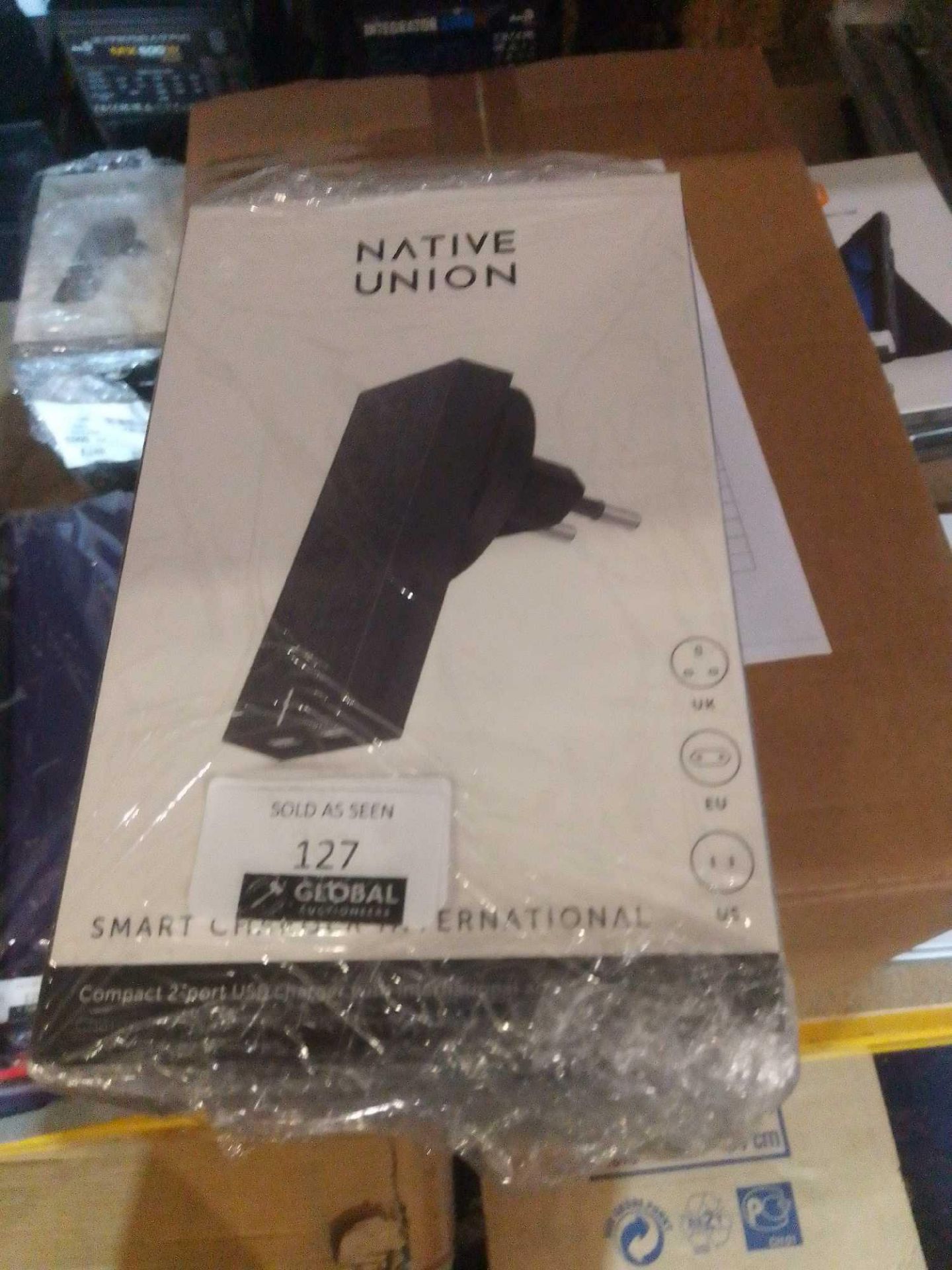 Kc) RRP £150 Lot To Contain X6 Boxed Native Union Black Smart Charger International. - Image 3 of 4