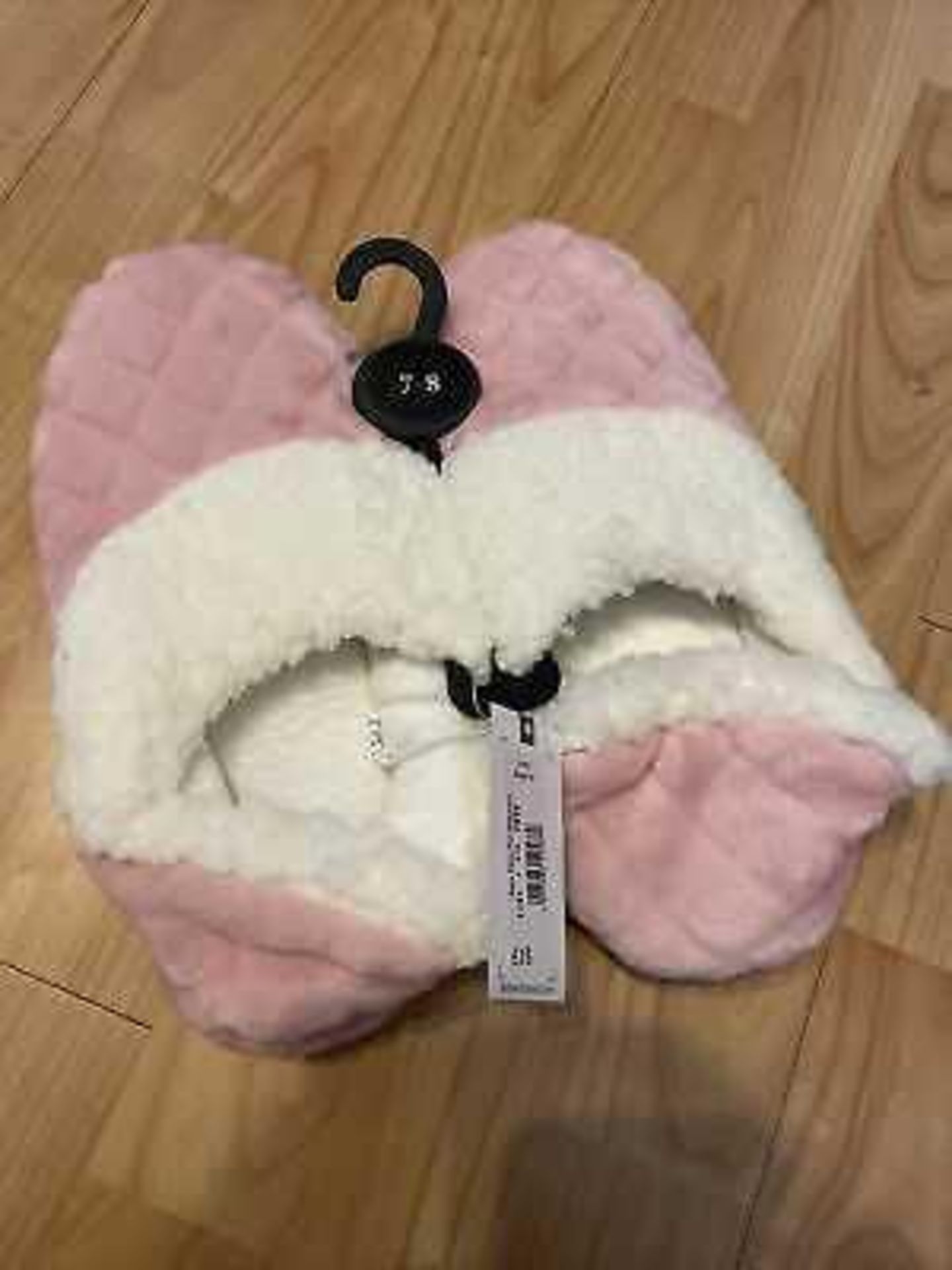 (Sk) RRP £240 Lot Containing 16 X Pink Faux Fur Slippers