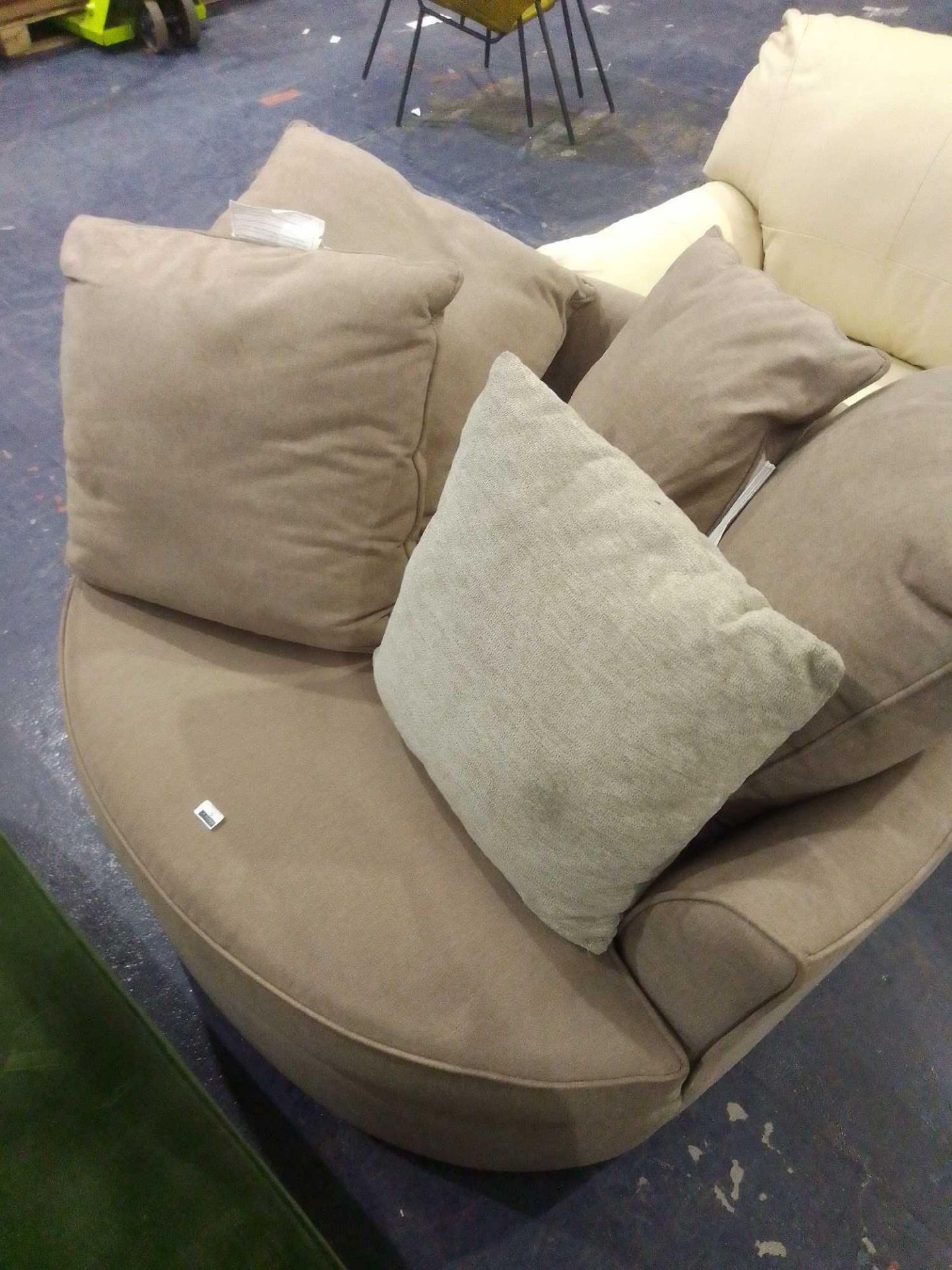 RRP £550 Lot To Contain X1 Alcrossagh 108Cm Wide Swivel Tub Chair (Kc) - Image 2 of 2