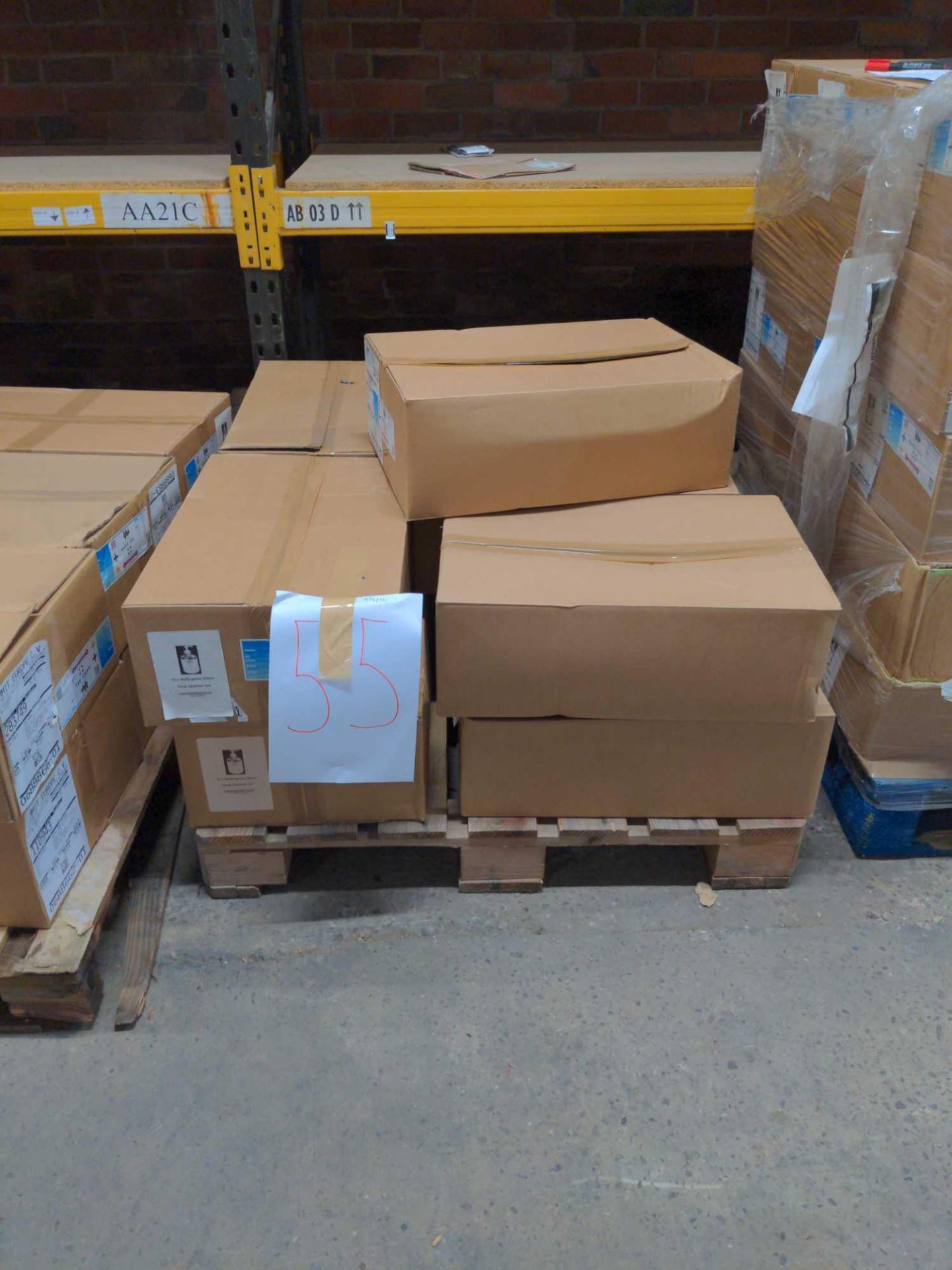 RRP £11550 Pallet To Contain Assorted Items To Include 11X Boxes Of Hand Sanitizer