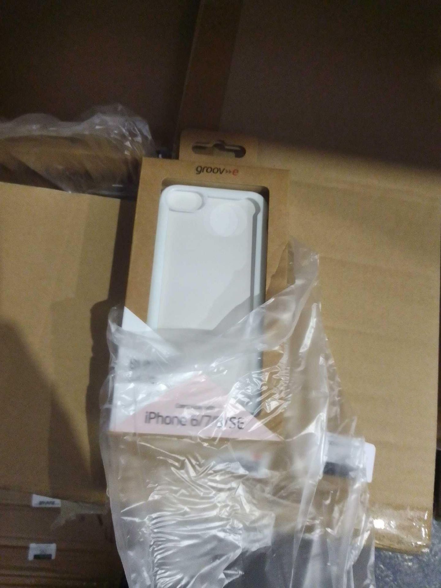 RRP £1000 Lot To Contain X1 Box Of Assorted Groove Phone Cases For iPhone 6/7/8/Se (Sp) - Image 2 of 3