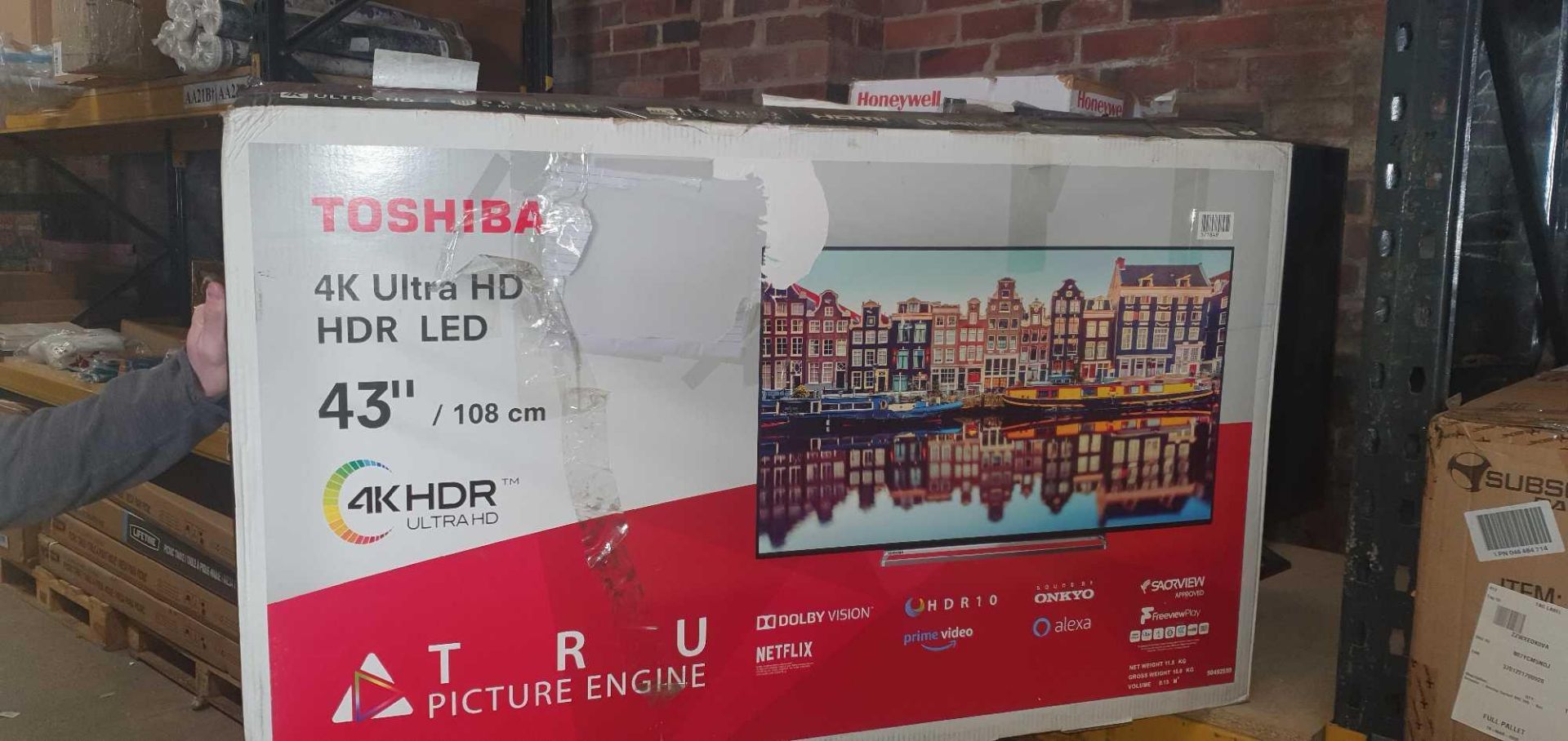 RRP £350 Lot To Contain 1X Boxed Toshiba 43" 4K Led Backlight Tv Dolby Vision (43Vl5A63Db) (Aj) - Image 3 of 3