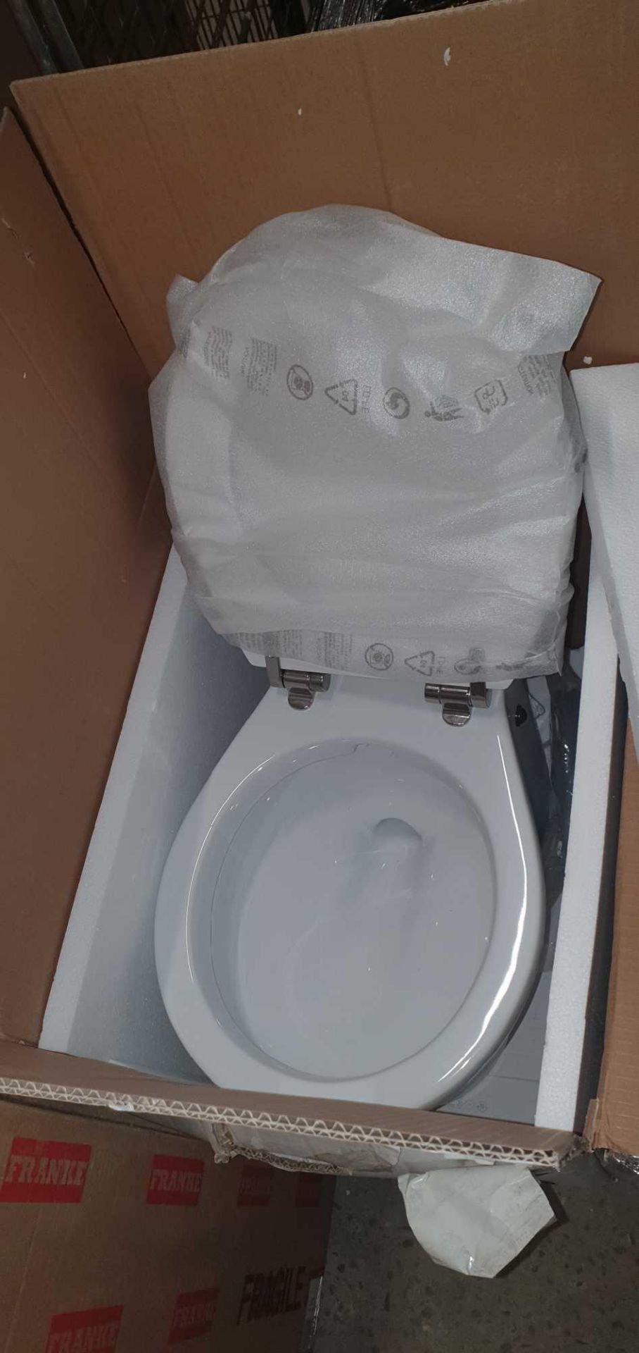 RRP £260 Lot To Contain 1X Box Containing Planus Smart Toilet Bidet Electric Flush (Aj) - Image 2 of 2