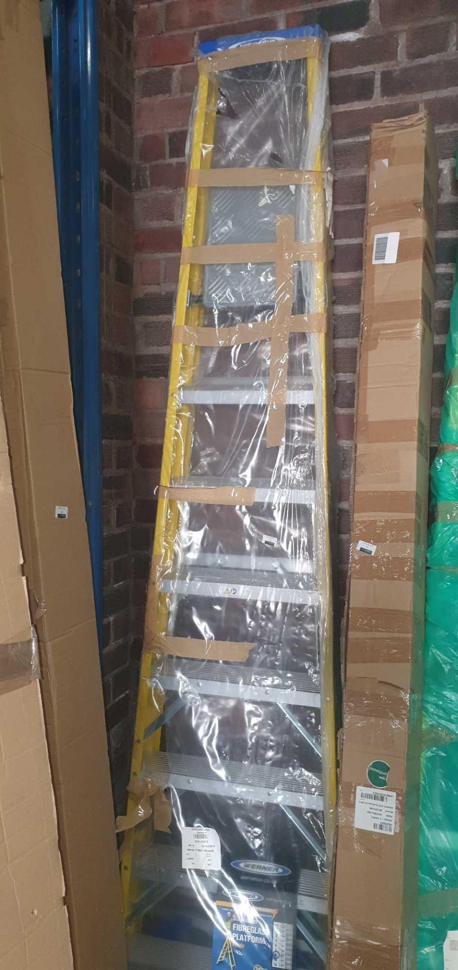 RRP £165 Lot To Contain 1X Bagged Werner Fibreglass 8-Treads Platform Stepladder (Aj) - Image 2 of 2