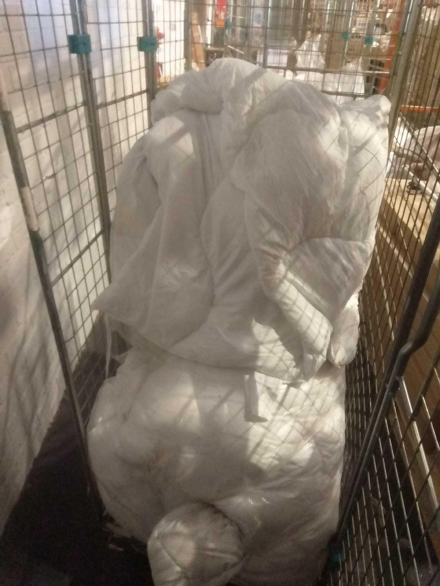 RRP £900 Cage To Contain 8 Assorted Nectar Double Duvets