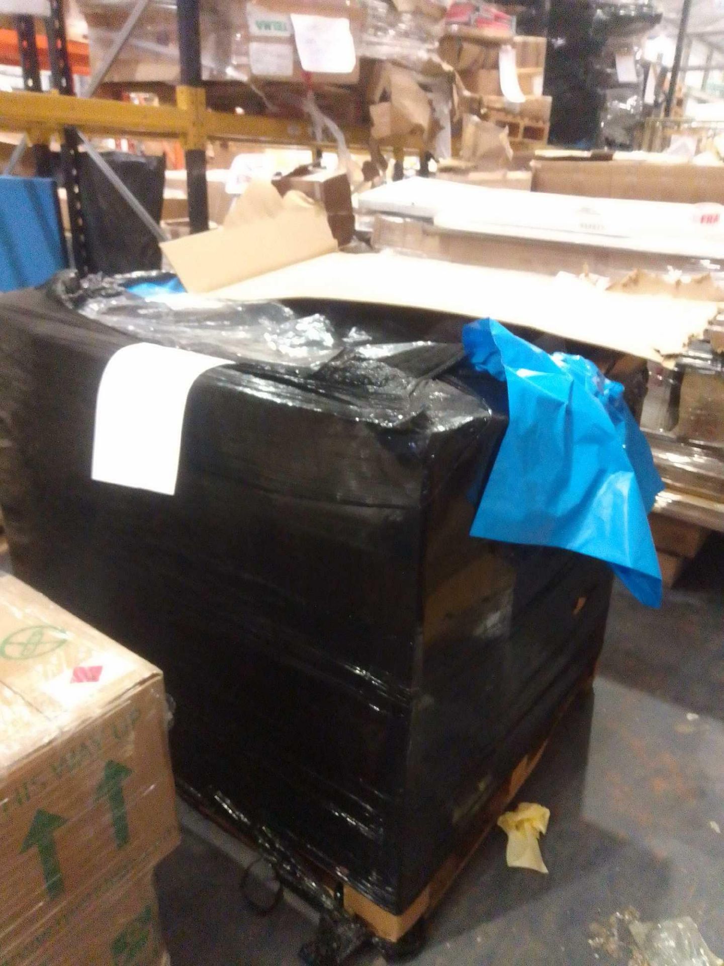 RRP £1200 Pallet To Contain A Large Assortment Of Soft Furnishings Items To Include Brand New Gaveno