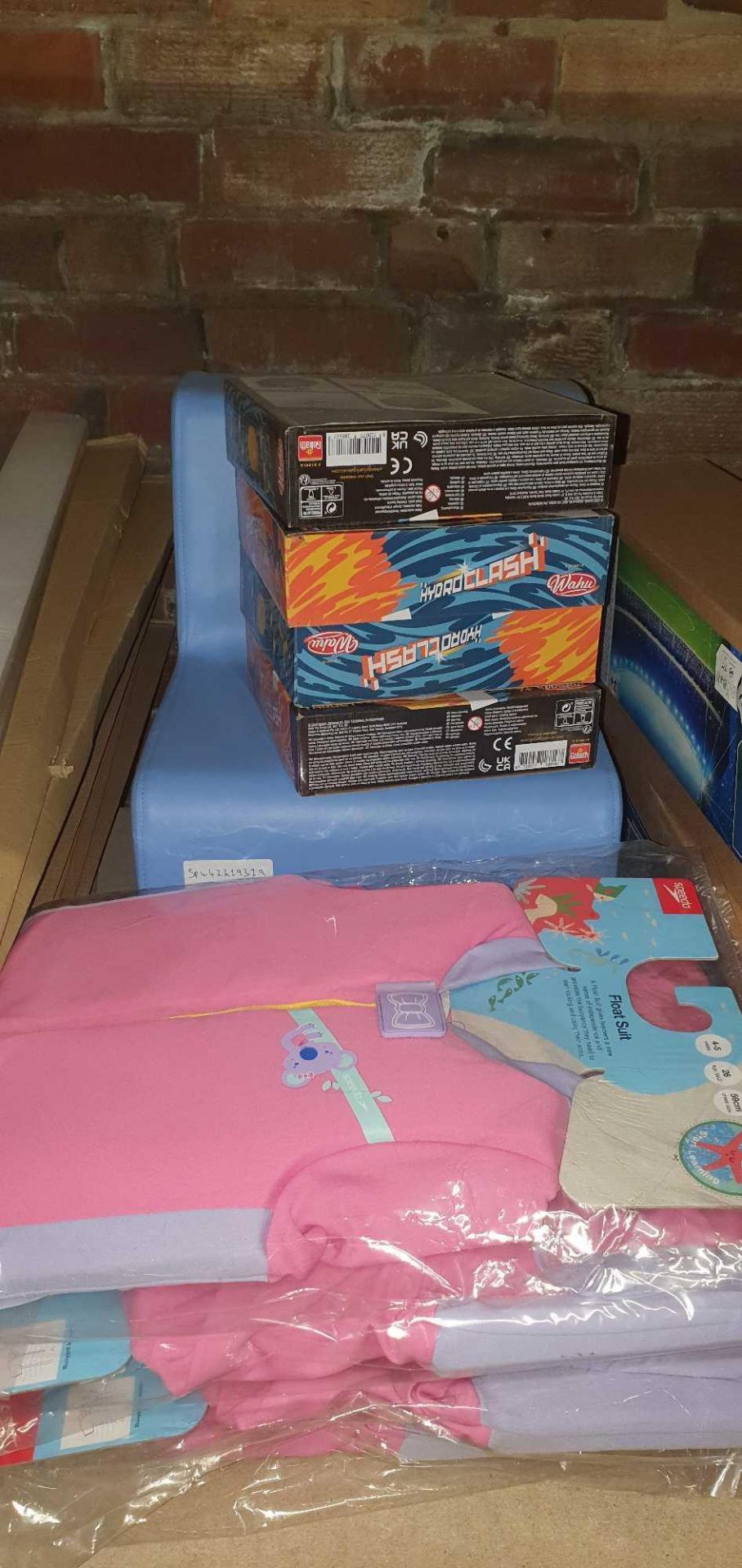 RRP £270 Lot To Contain 9X Items 4X Boxed Hydroclash Aim Shoot Game 1X Kids Soft Sofa/Chair Blue 4X - Image 4 of 4