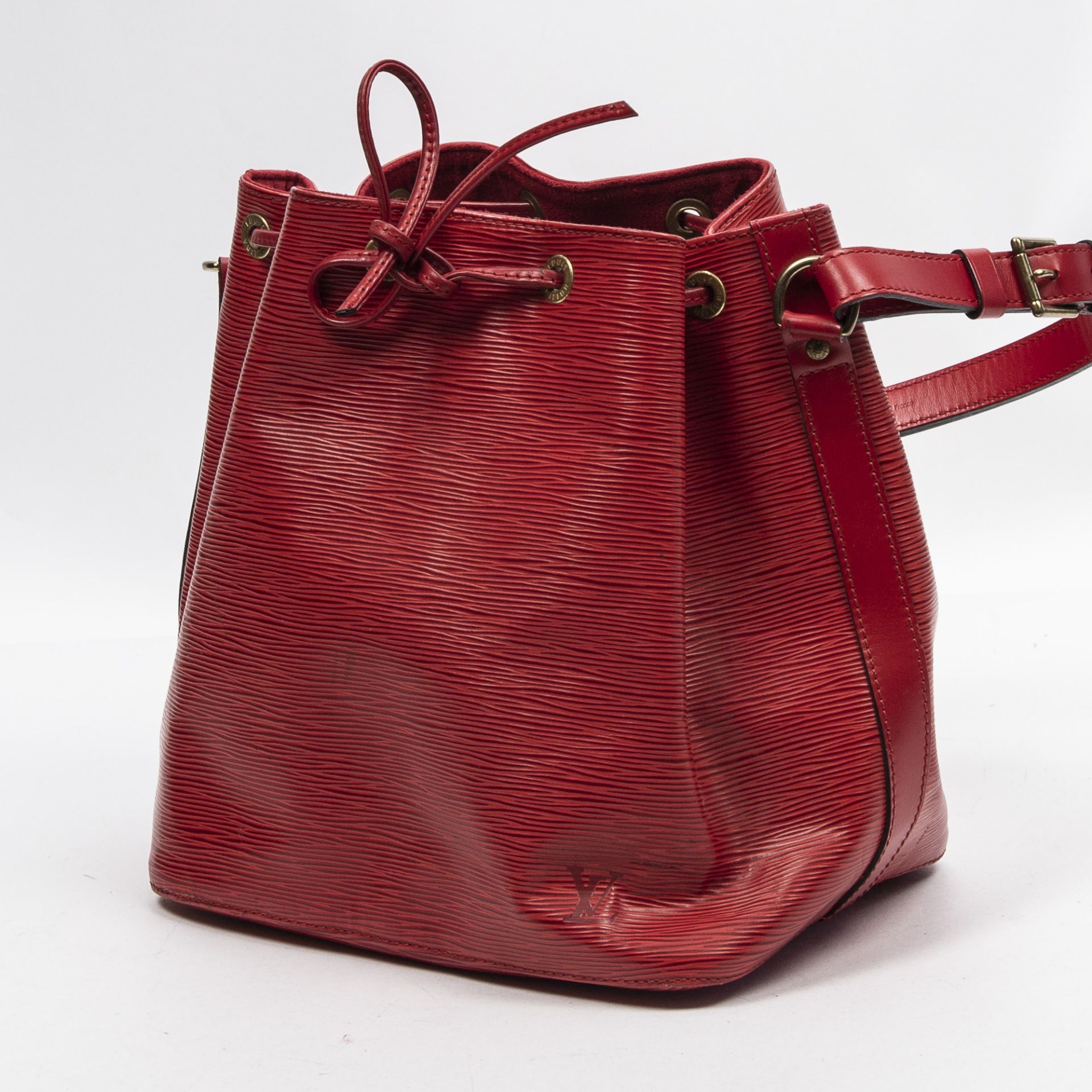 RRP £1,450.00 Lot To Contain 1 Louis Vuitton Calf Leather Noe Shoulder Bag In Red - 24*26*18cm - A - - Image 2 of 3