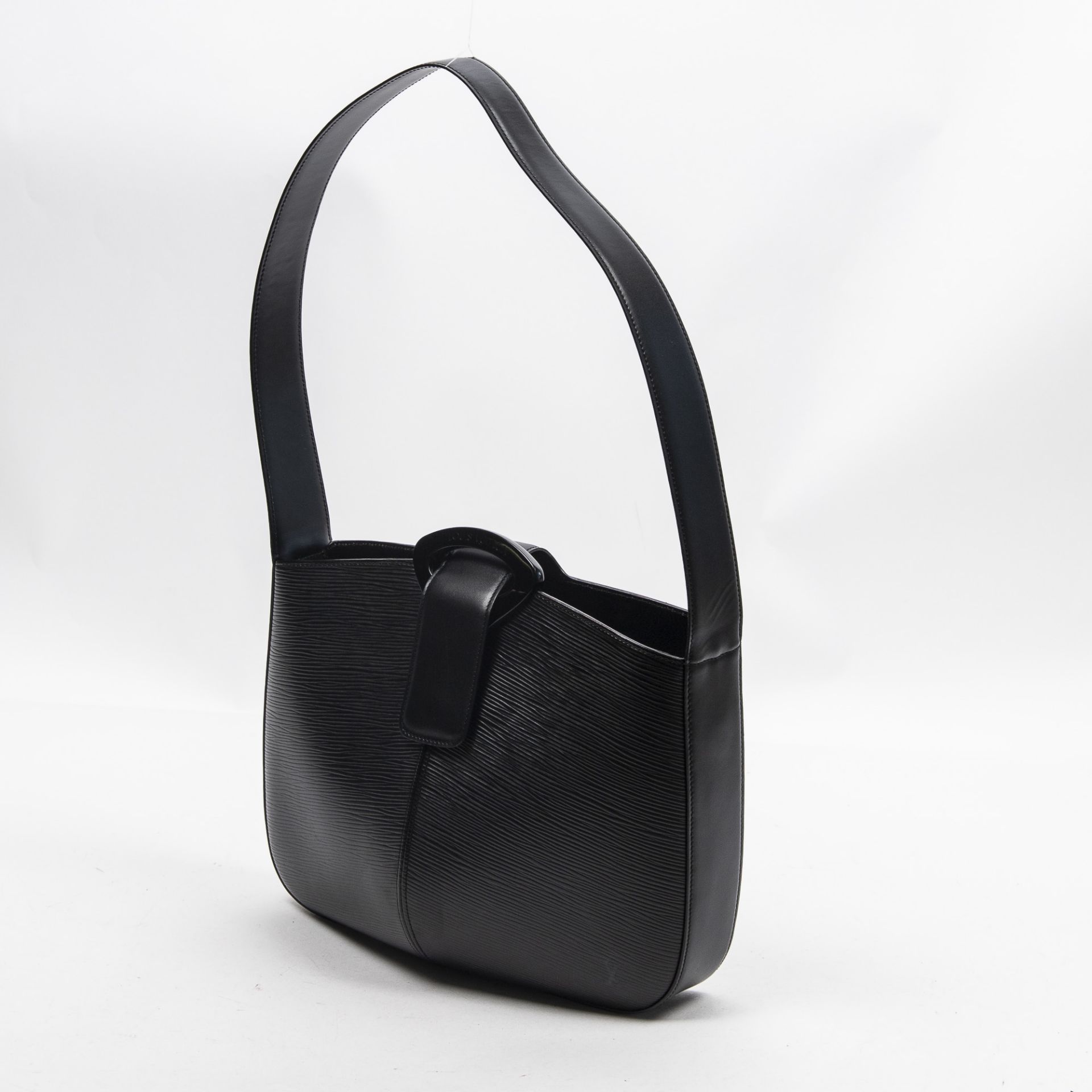 RRP £1,000.00 Lot To Contain 1 Louis Vuitton Calf Leather Reverie Shoulder Bag In Black - 28*20* - Image 2 of 3