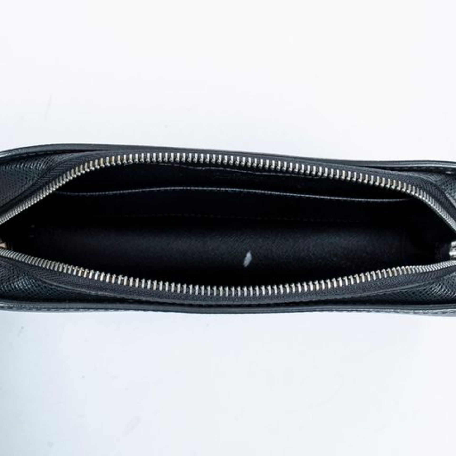 RRP £875.00 Lot To Contain 1 Louis Vuitton Calf Leather Pochette Baikal Handbag In Black - 25*17*4cm - Image 2 of 3