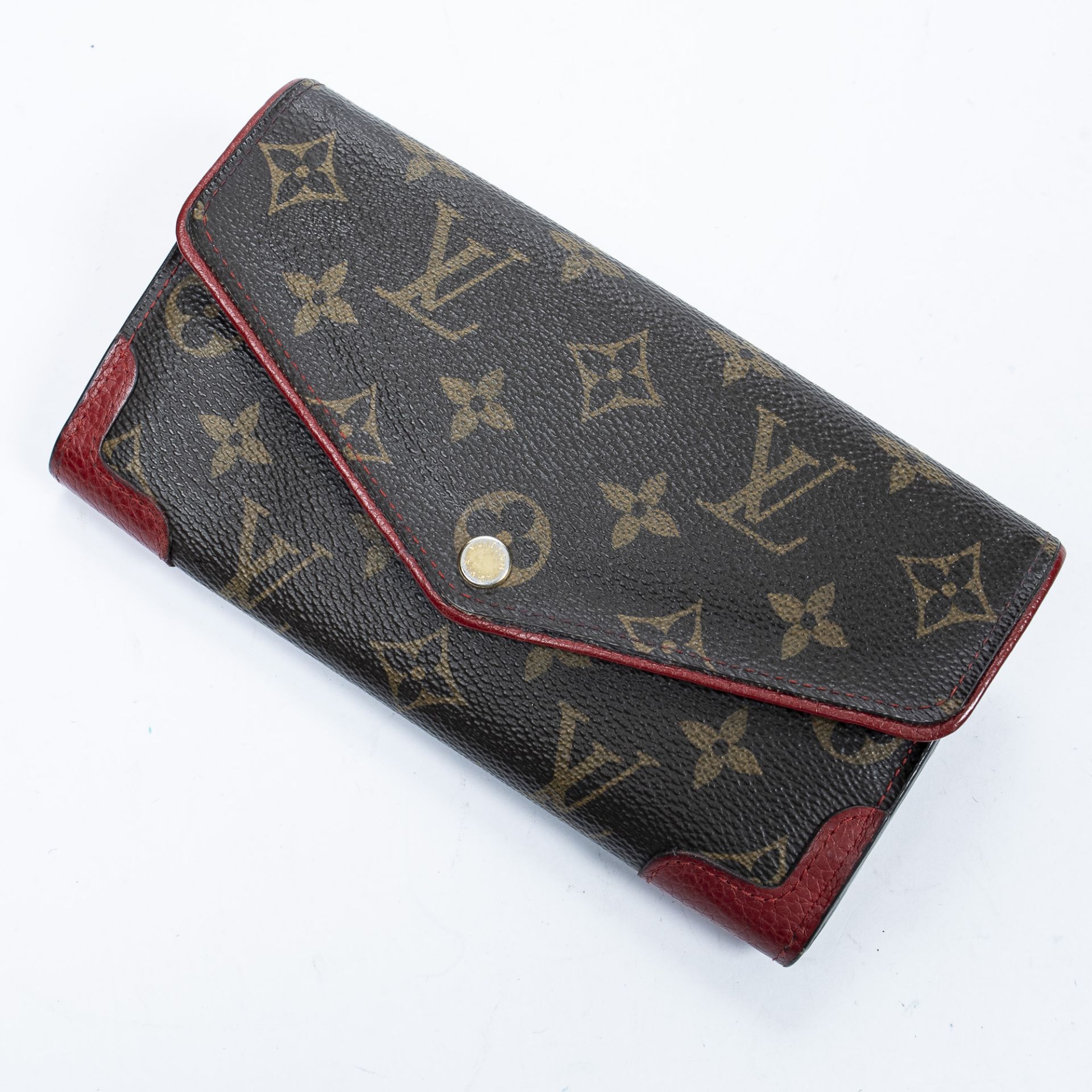 RRP £855.00 Lot To Contain 1 Louis Vuitton Coated Canvas Sarah Wallet Retiro Wallet In Brown/Red -