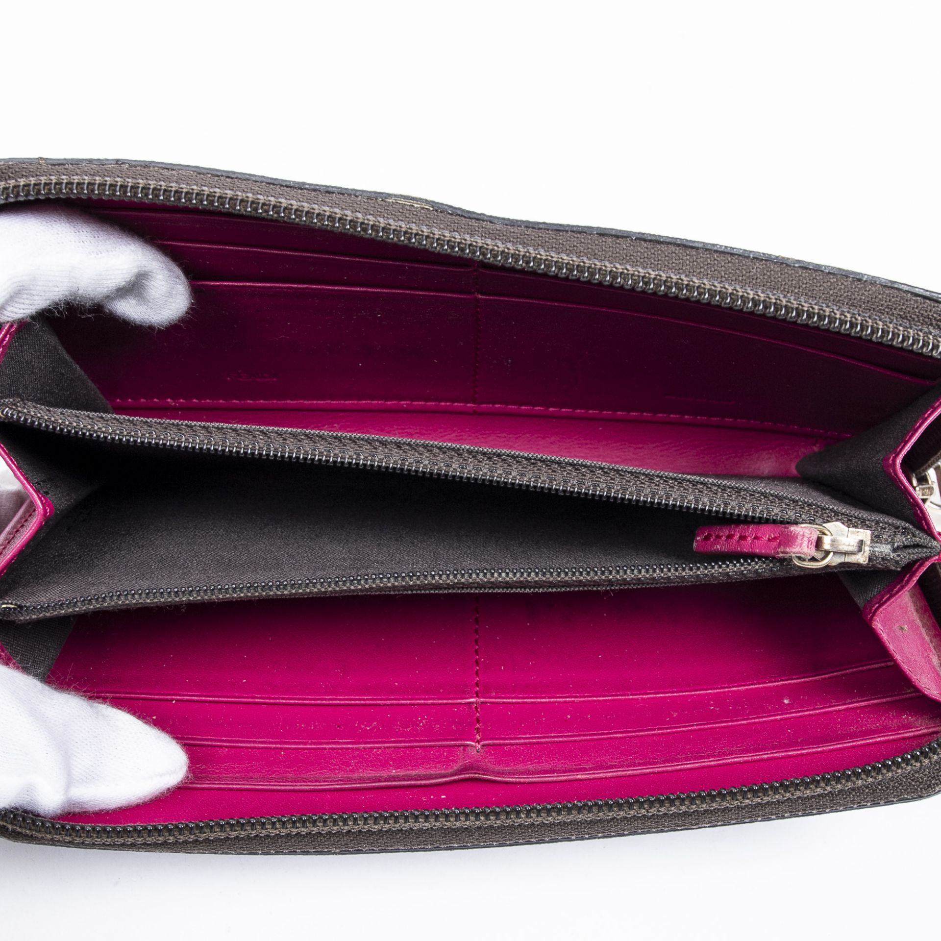 RRP £475.00 Lot To Contain 1 Fendi Coated Canvas Zip Around Wallet In Black/Multicolour - 18,5*10* - Image 3 of 3
