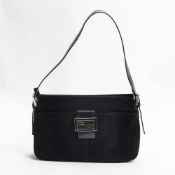 RRP £945.00 Lot To Contain 1 Fendi Calf Leather Top Zip Front Pocket Baguette Shoulder Bag In