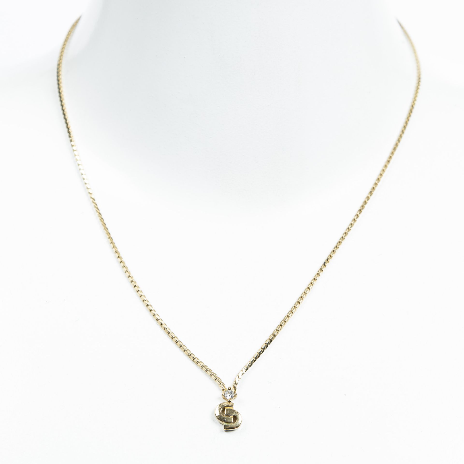 RRP £825.00 Lot To Contain 1 Dior Stainless Steel without Nickel Logo Necklace In Gold - Close: 19cm