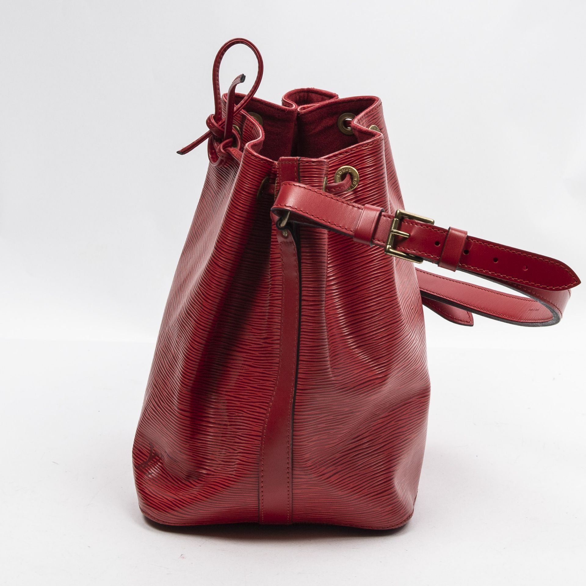 RRP £1,450.00 Lot To Contain 1 Louis Vuitton Calf Leather Noe Shoulder Bag In Red - 24*26*18cm - A - - Image 3 of 3