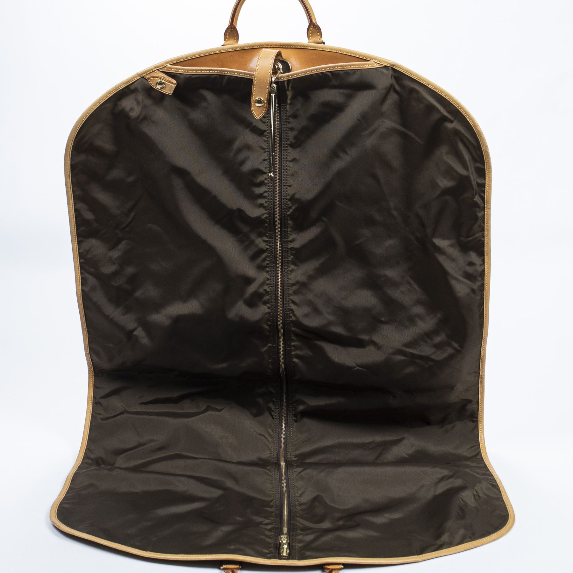 RRP £2,000.00 Lot To Contain 1 Louis Vuitton Coated Canvas Garment Bag Shoulder Bag In Brown - 96* - Image 3 of 3