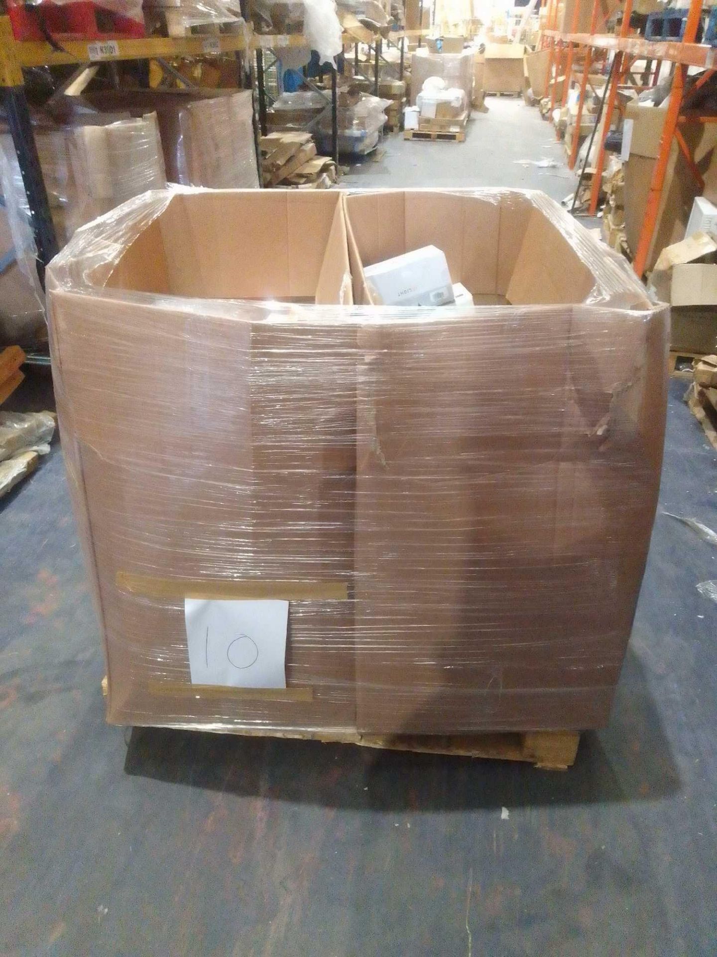 RRP £ 1,765 Pallet To Contain Assorted Items Such As Towels, Shades, Lamps, And Much More.