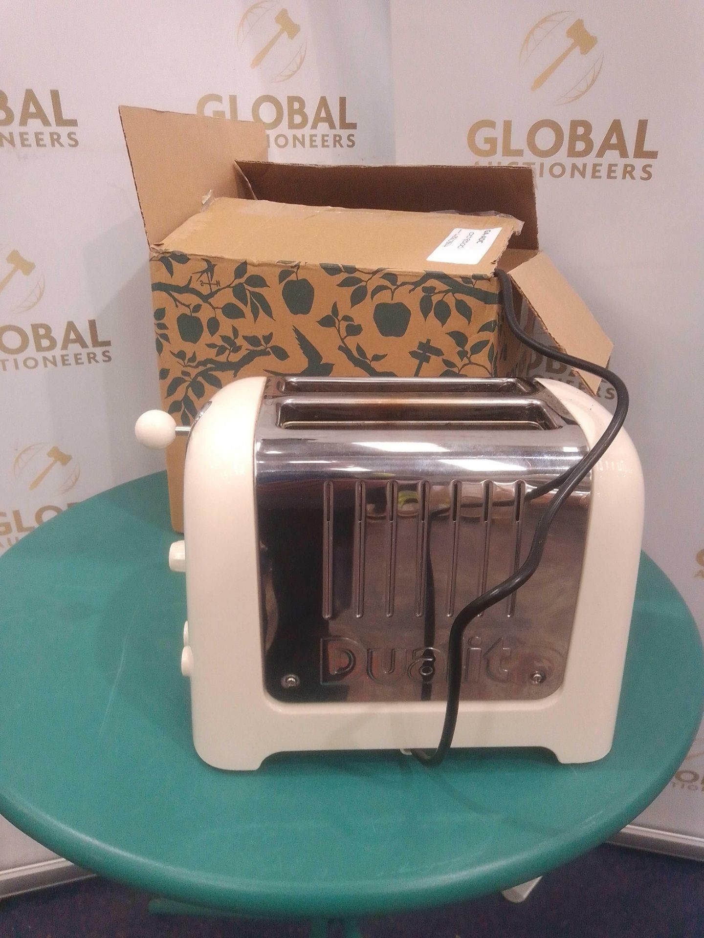 RRP £100 Lot Contains 1 Boxed  Cream/Silver X2 Slice Dualit Toaster - Image 2 of 2