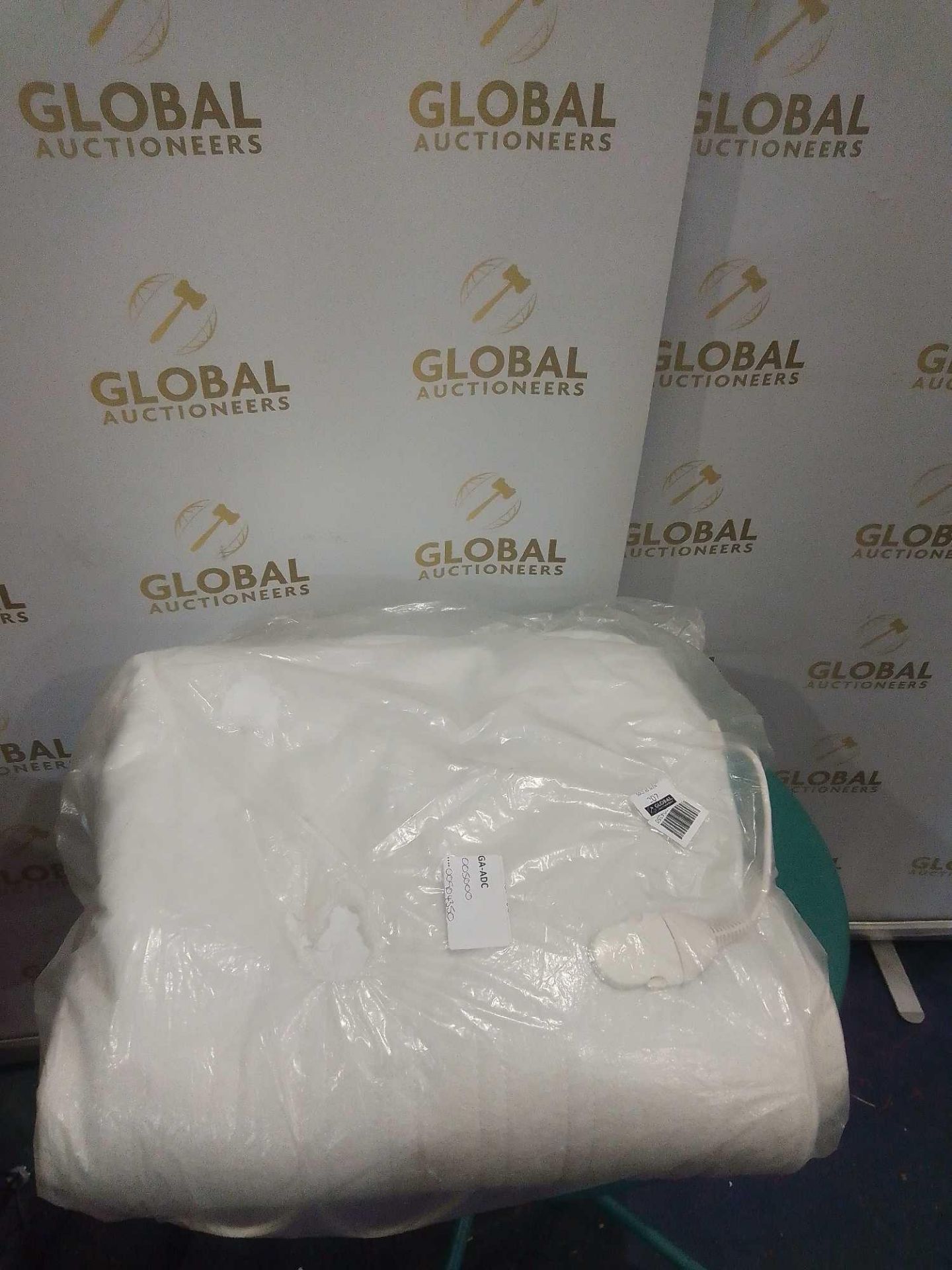 RRP £80 Bagged Dreamland Heated Mattress Protector - Image 2 of 2