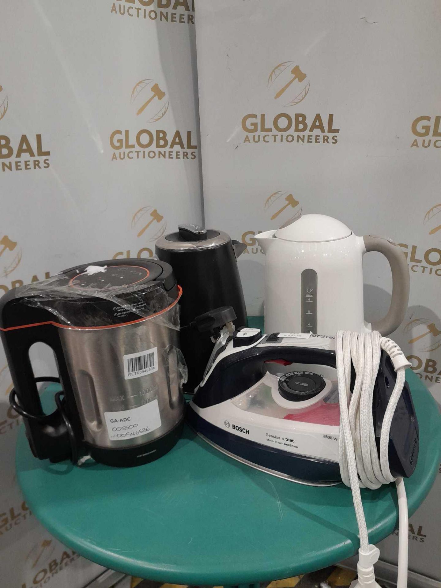 RRP £220 Lot To Contain X4 Items, Kenwood White Kettle, Breville Jug Kettle, Morphy Richards Soup Ma - Image 2 of 2