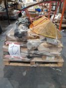 RRP £1,285 Pallet To Contain Assorted Items Such As Garden Chair, Airer And More(Pictures Are For