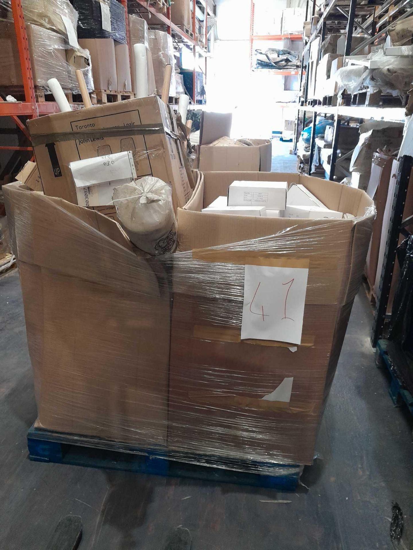 RRP £1,872 Pallet To Contain Assorted Items Such As Sun Glasses, Chairs, And Much More.