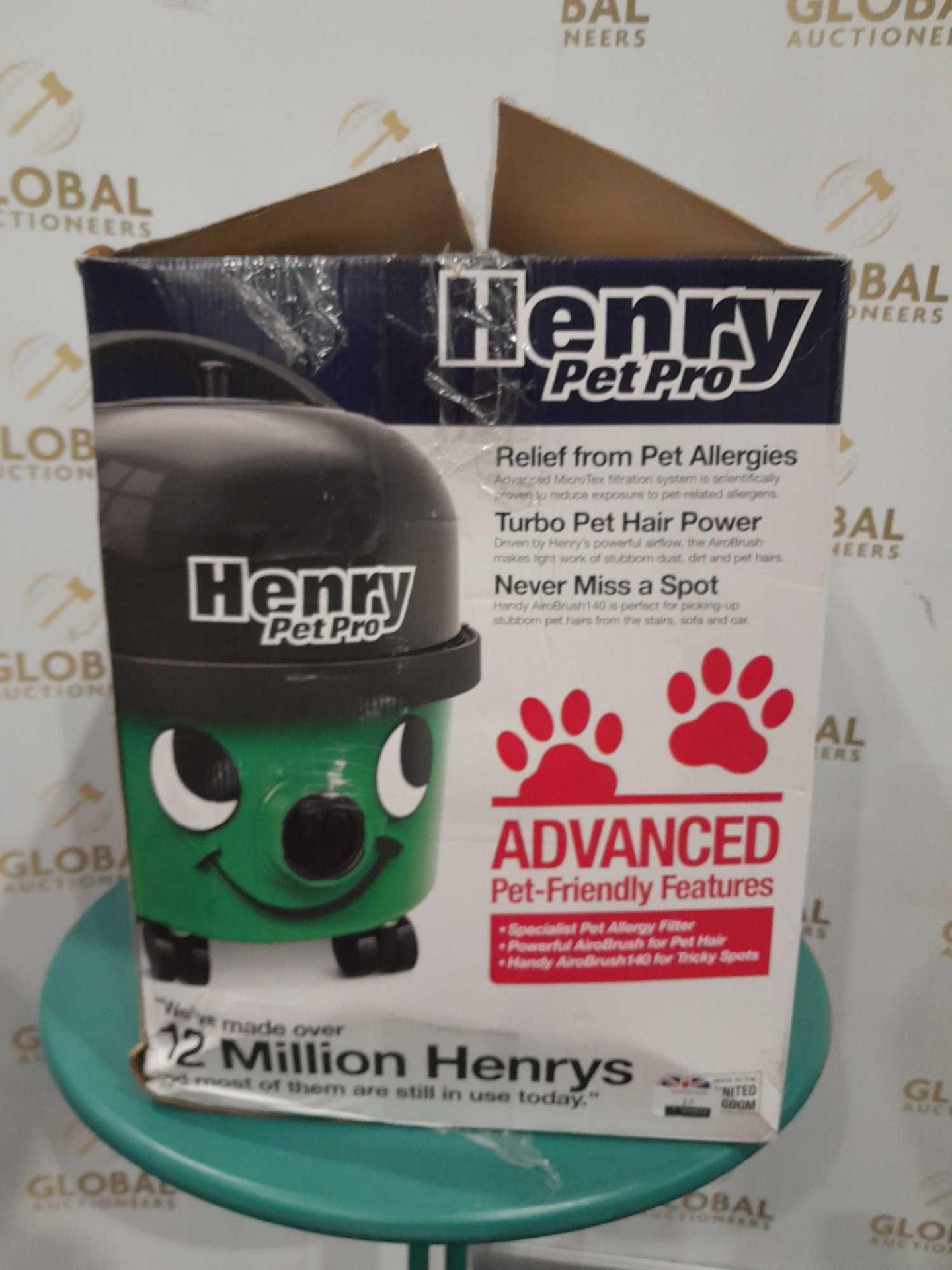 RRP £180 Boxed Henry Pet Pro Vacuum Cleaner - Image 3 of 4