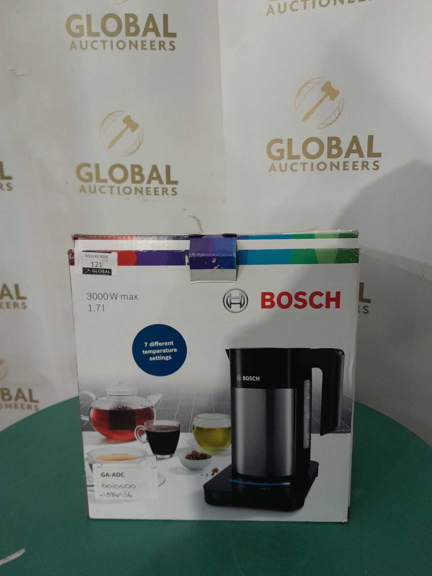 RRP £105 Boxed Bosch 3000W 1.7L Temperature Kettle - Image 3 of 4