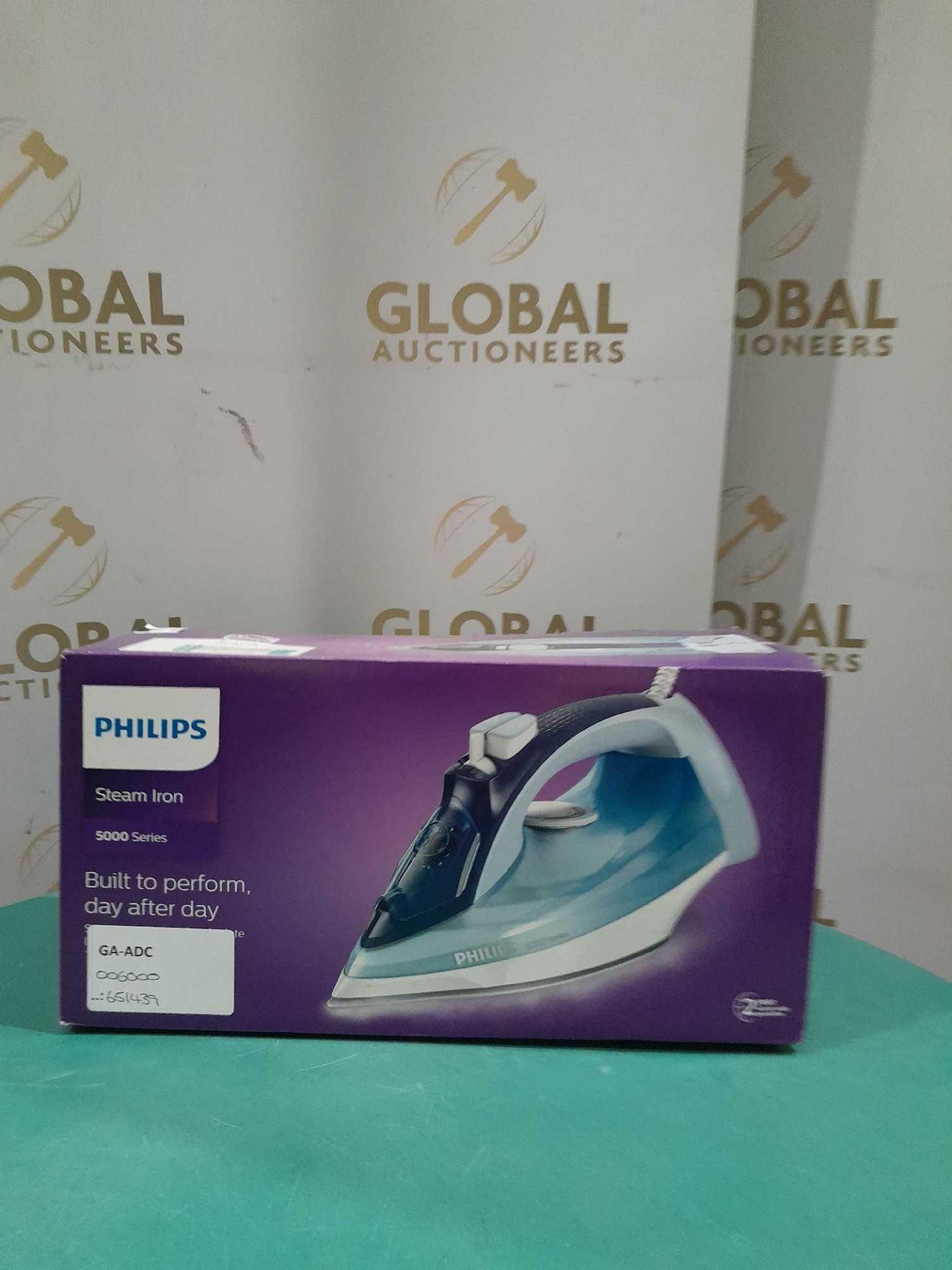 RRP £80 Boxed Philips 5000 Series Steam Iron - Image 2 of 2