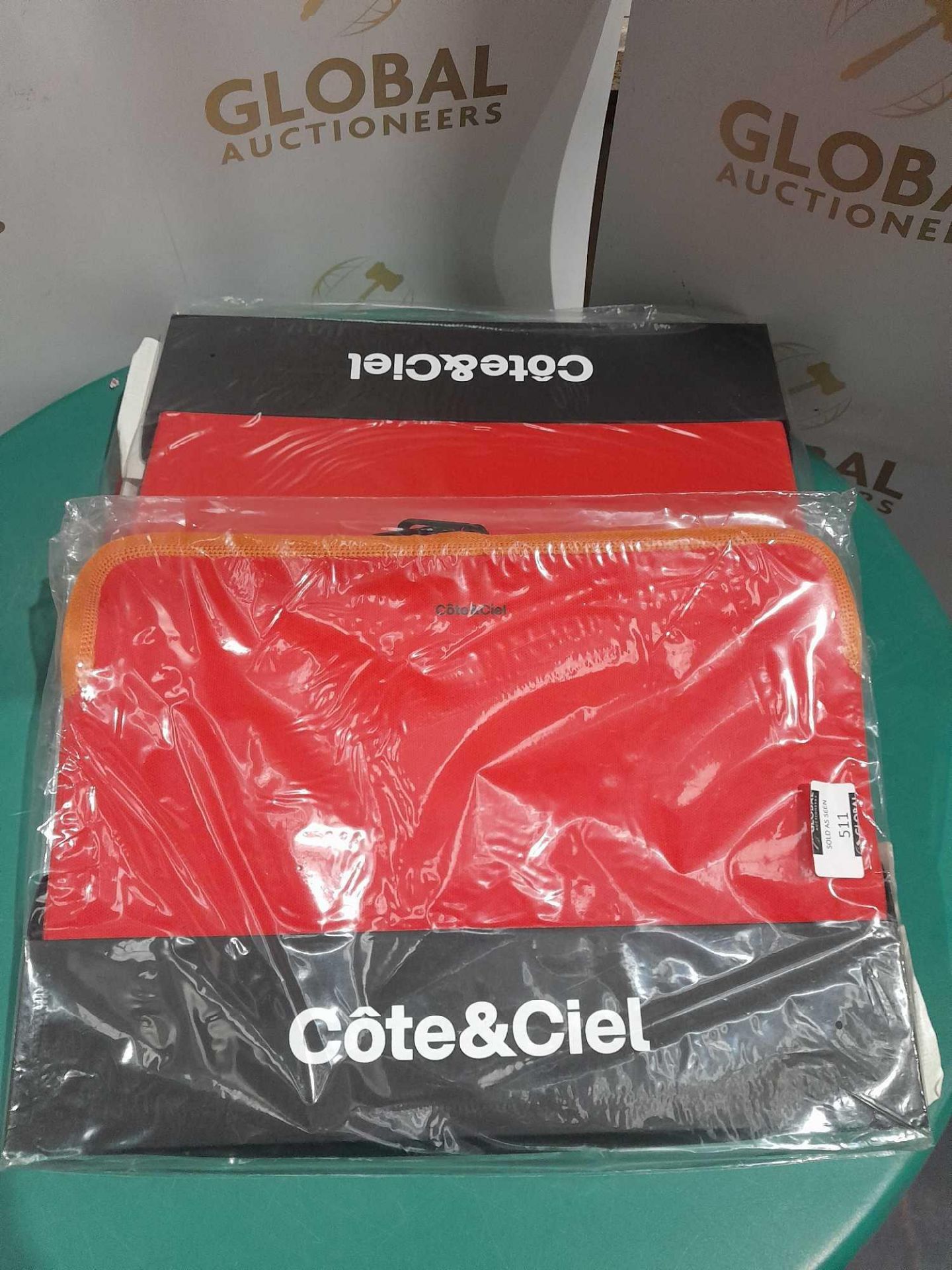 RRP £105 Lot To Contain 4 Assorted Cote And Ciel Ipad Pouches