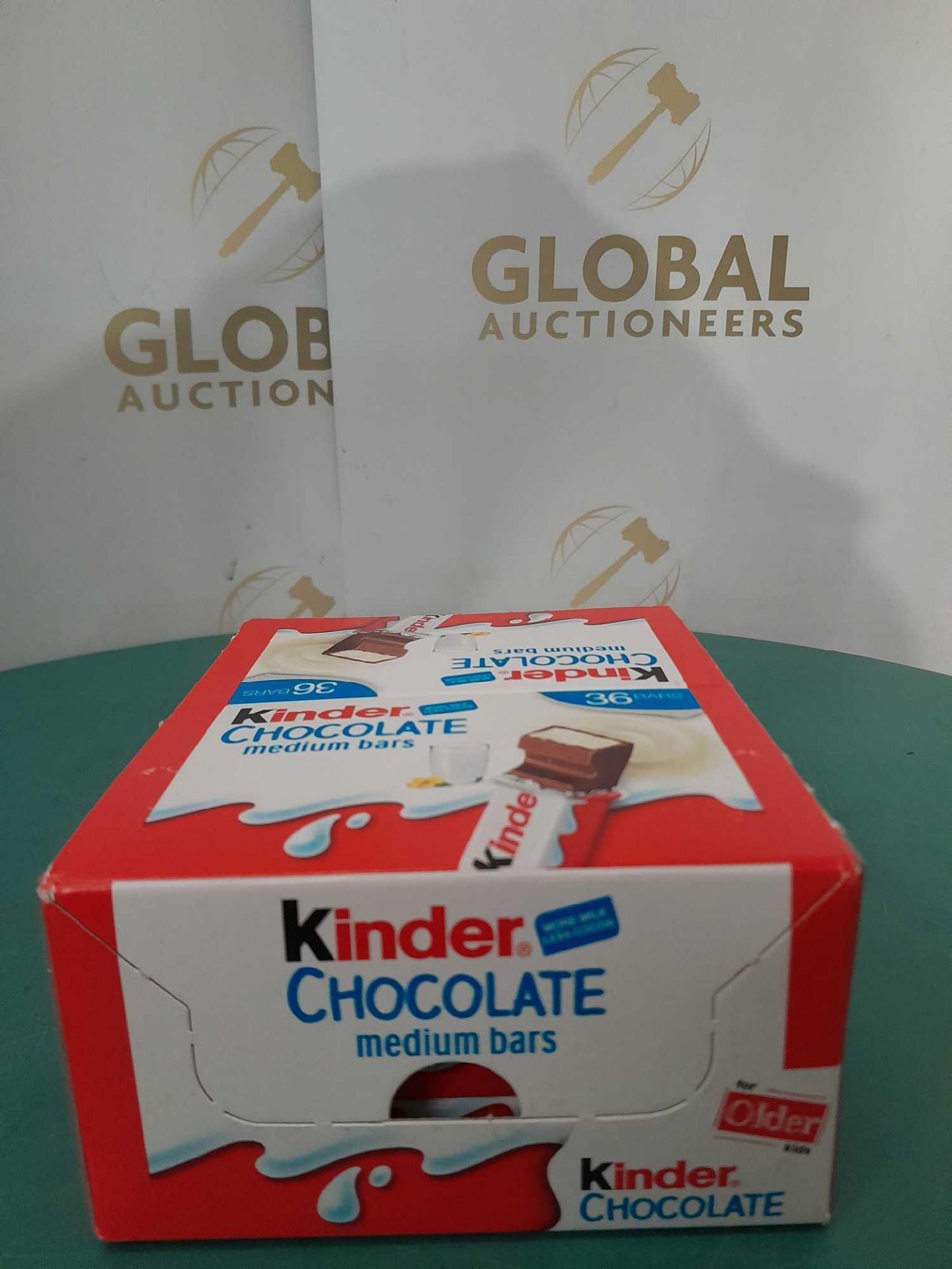 RRP £130 Lot To Contain X44 Boxed Kinder Medium Chocolate Bars