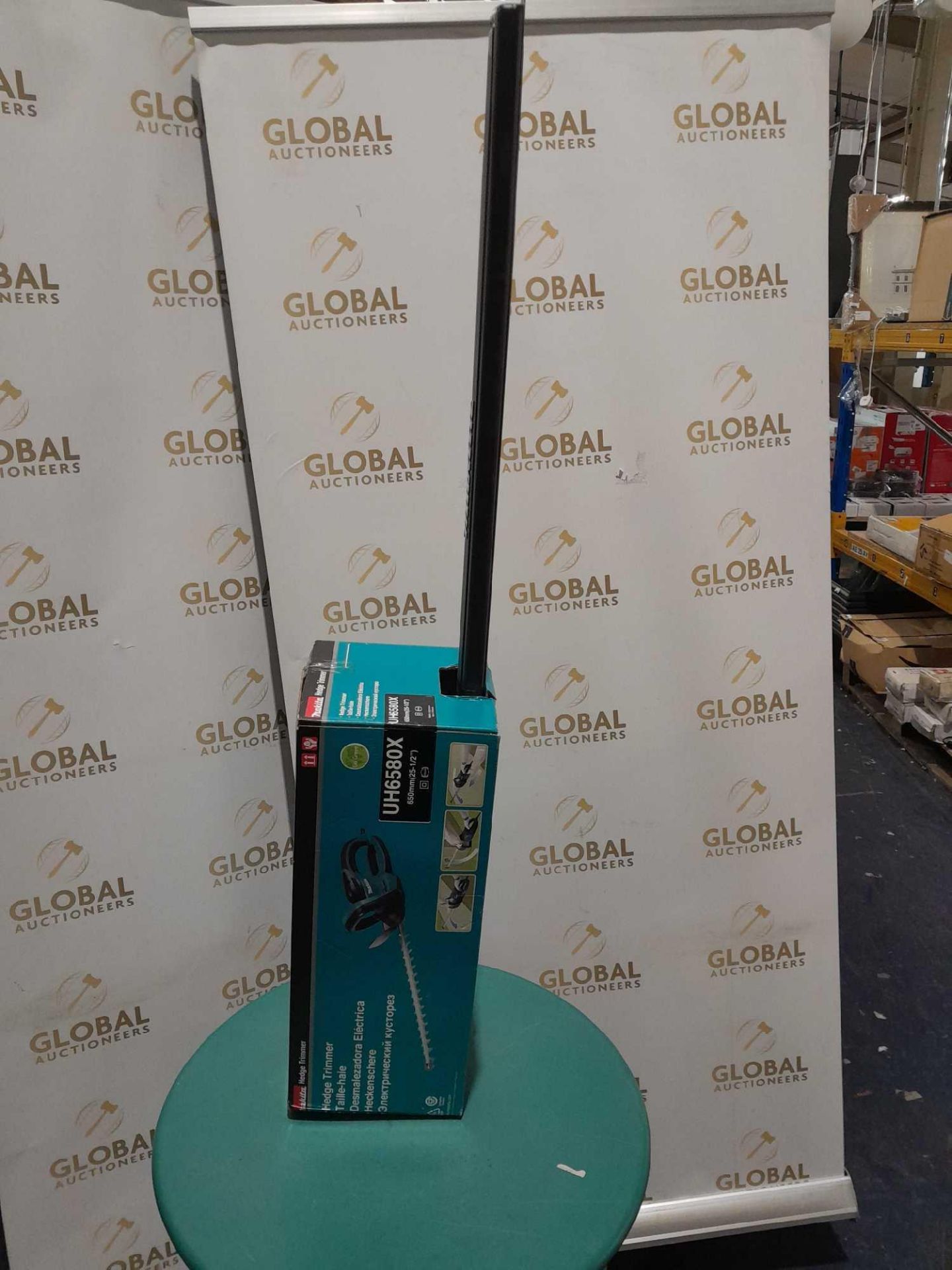 RRP £180 Boxed Makita Uh6580X Hedge Trimmer - Image 2 of 2