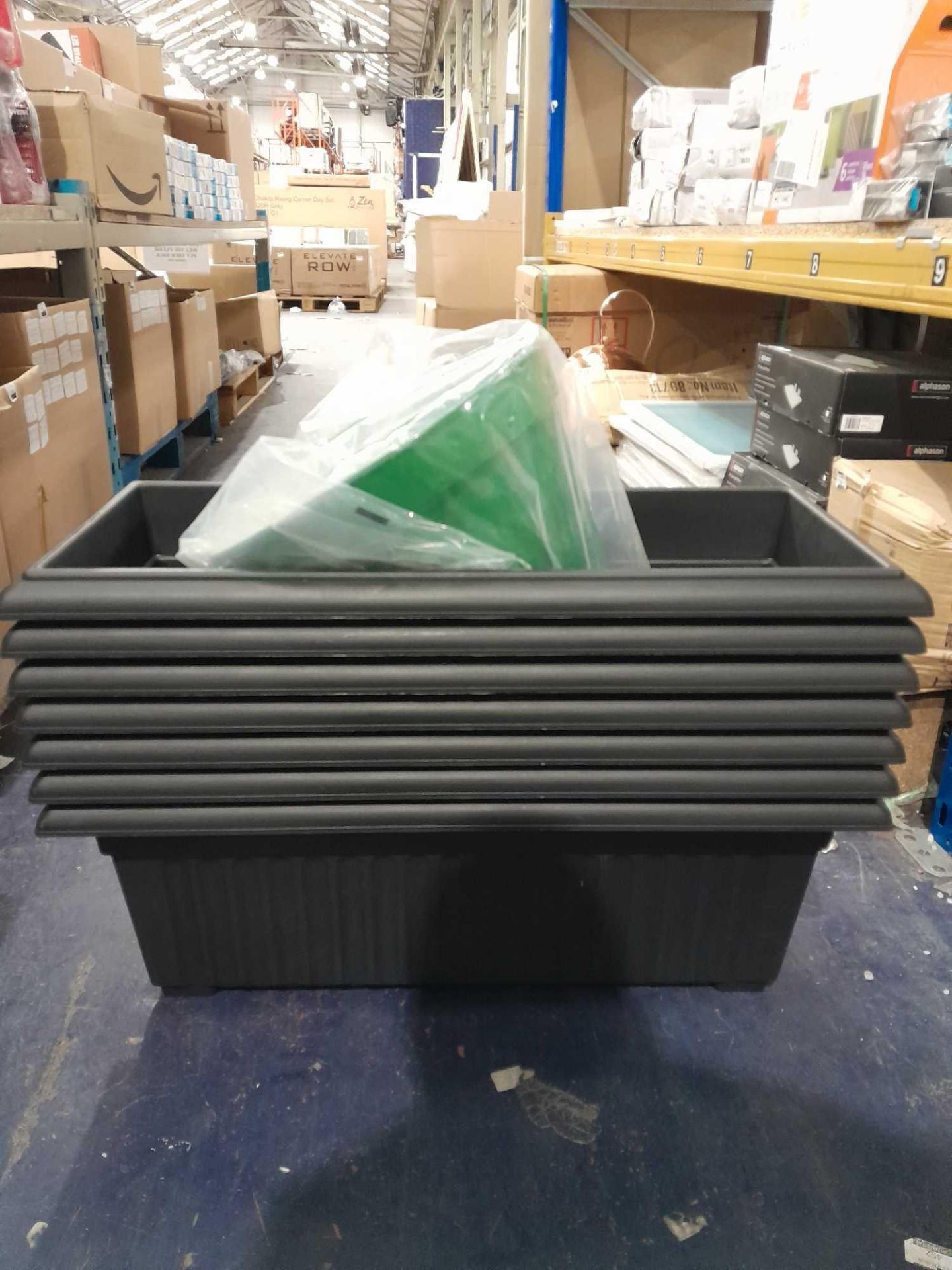 RRP £80 Lot To Contain 8 Assorted Plastic Garden Planters - Image 2 of 2