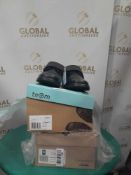 RRP £120 Lot To Contain X2 Assorted Women's Clarks Shoes