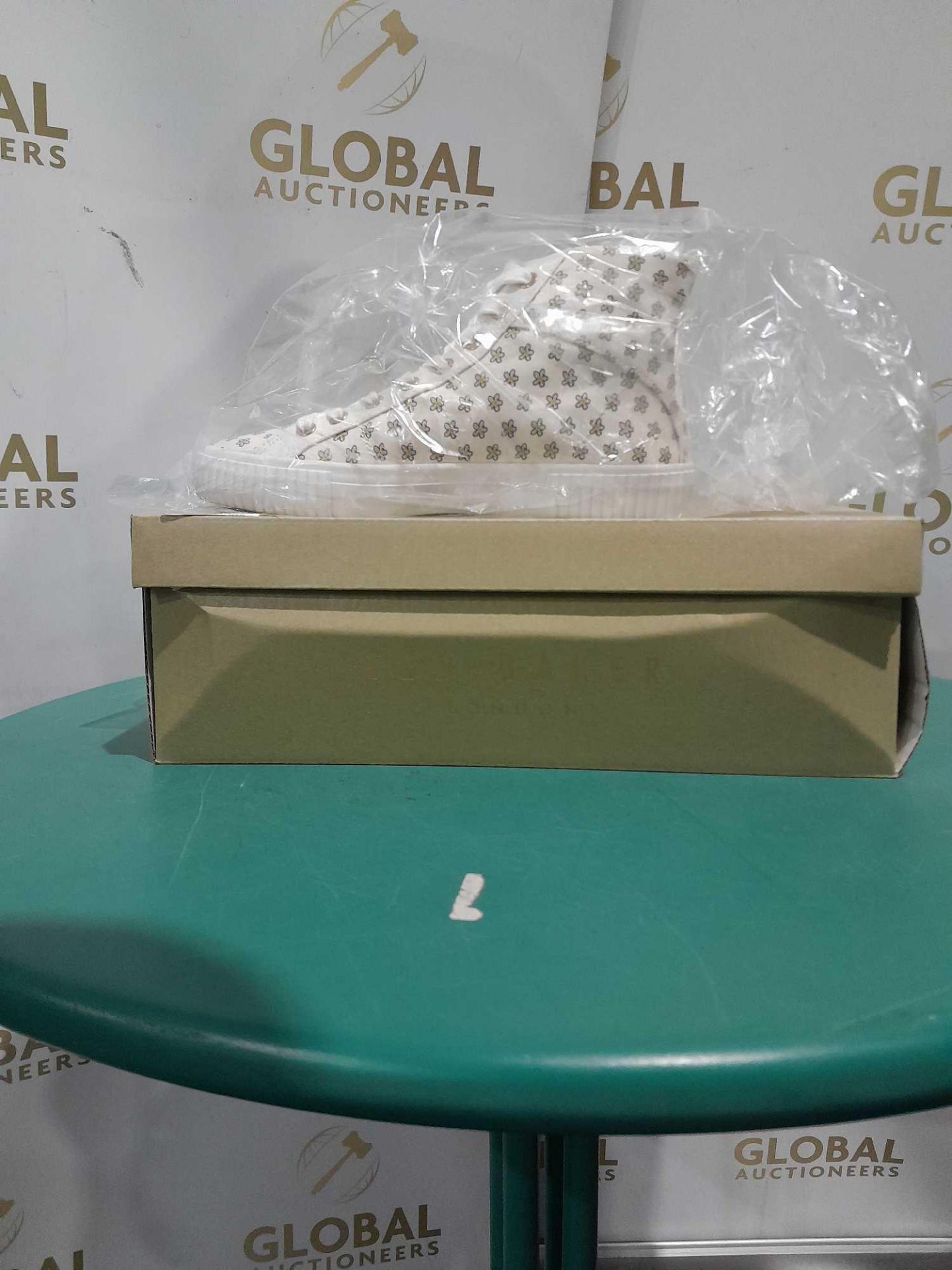 RRP £70 Boxed Brand New Pair Of Ted Baker Size 3 Kimial White Trainers - Image 2 of 2