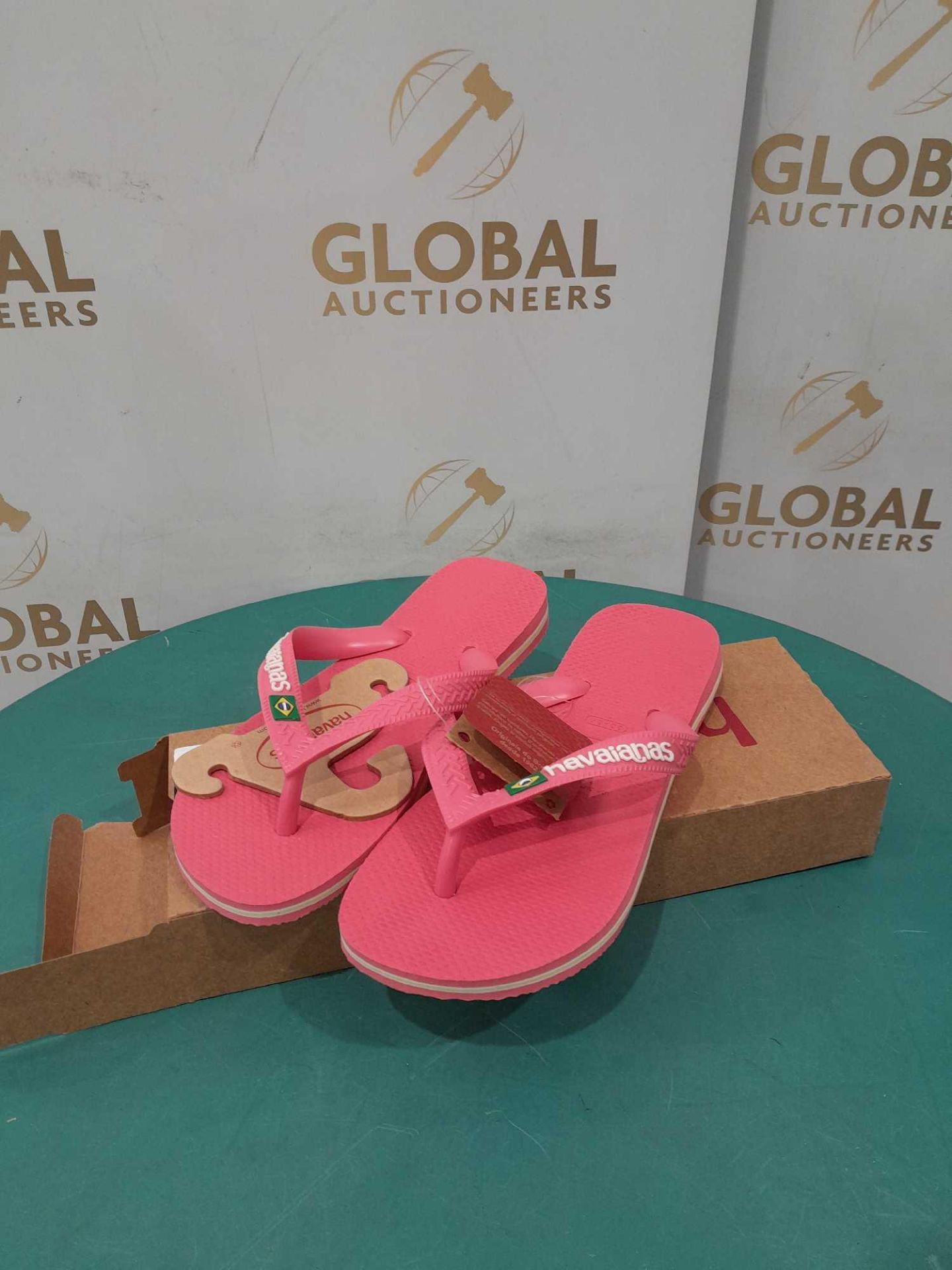 RRP £100 Lot To Contain 5 Boxed Brand New Pairs Of Havaianas Size 33/34 Brazil Logo Pink Porcelain F - Image 2 of 2