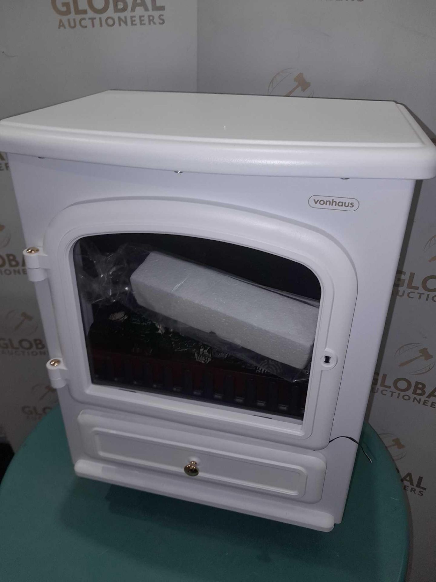 RRP £100 Boxed White 41Cm Electric Stove - Image 2 of 2